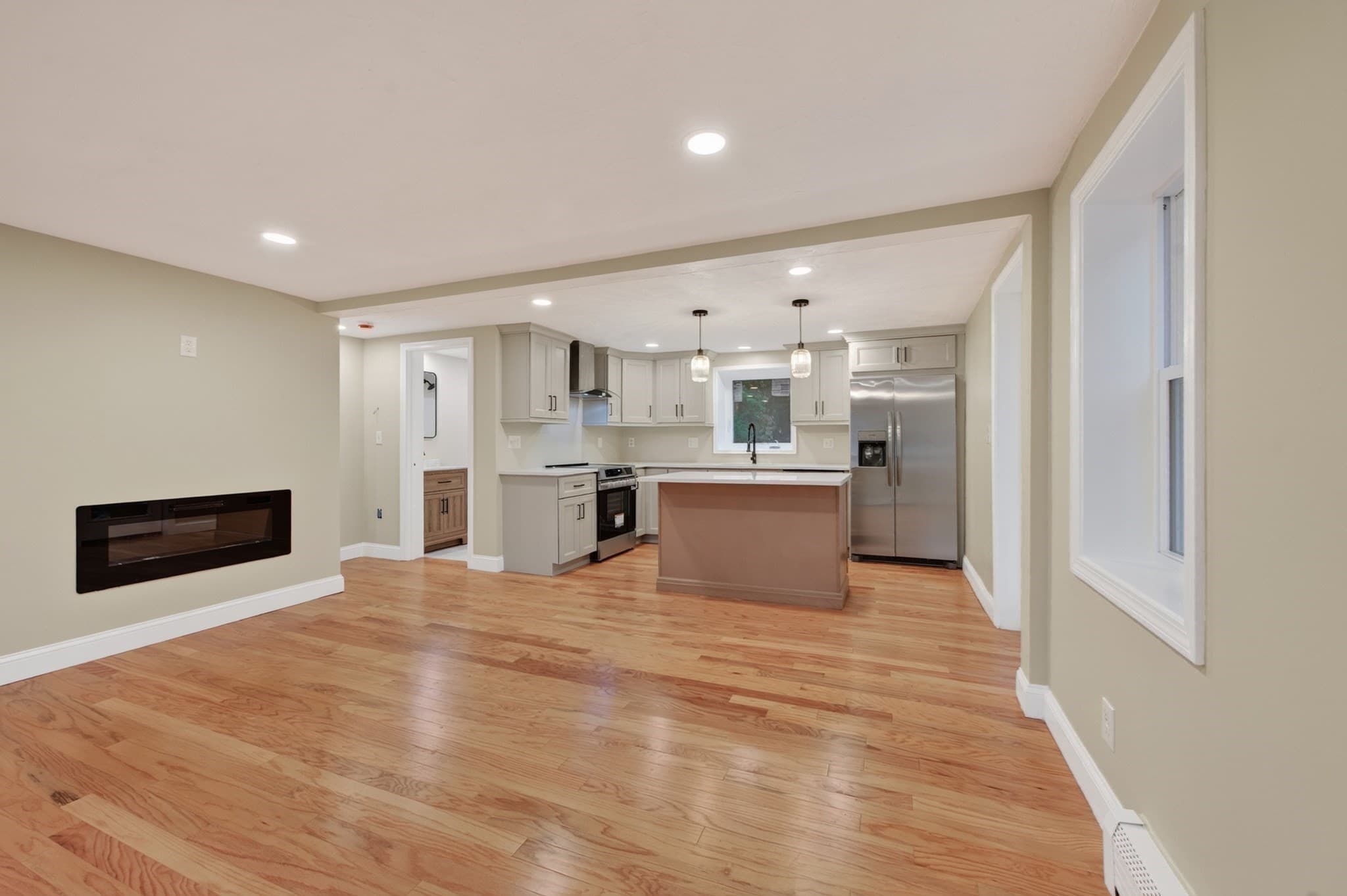 Single Family Residence at 18 Elbridge Rd, Auburn MA 01501, Auburn, photo 8 of 33
