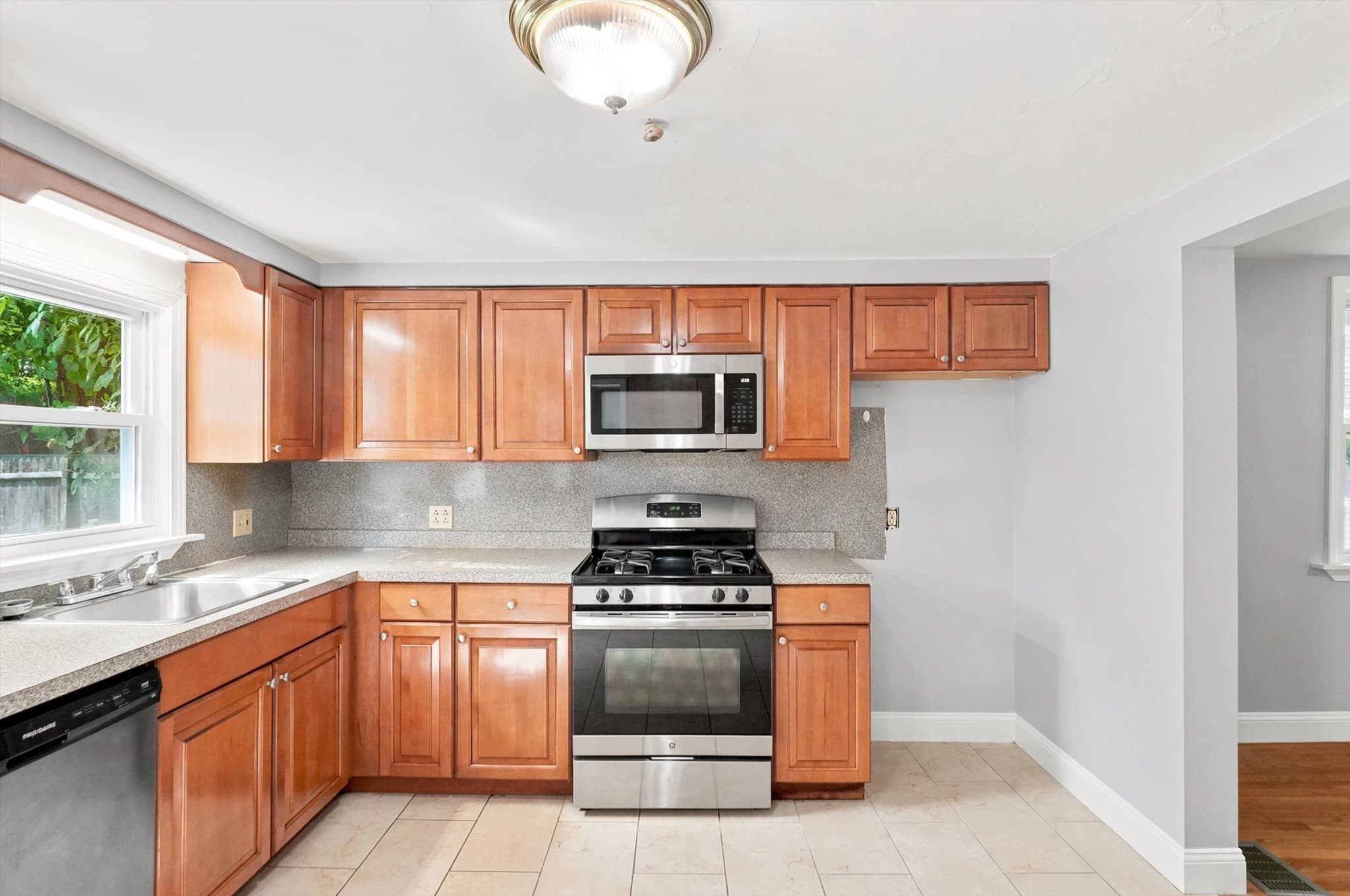 2 Family - 2 Units Up/Down at 27 High Street, Weymouth MA 02189, Weymouth, photo 13 of 40