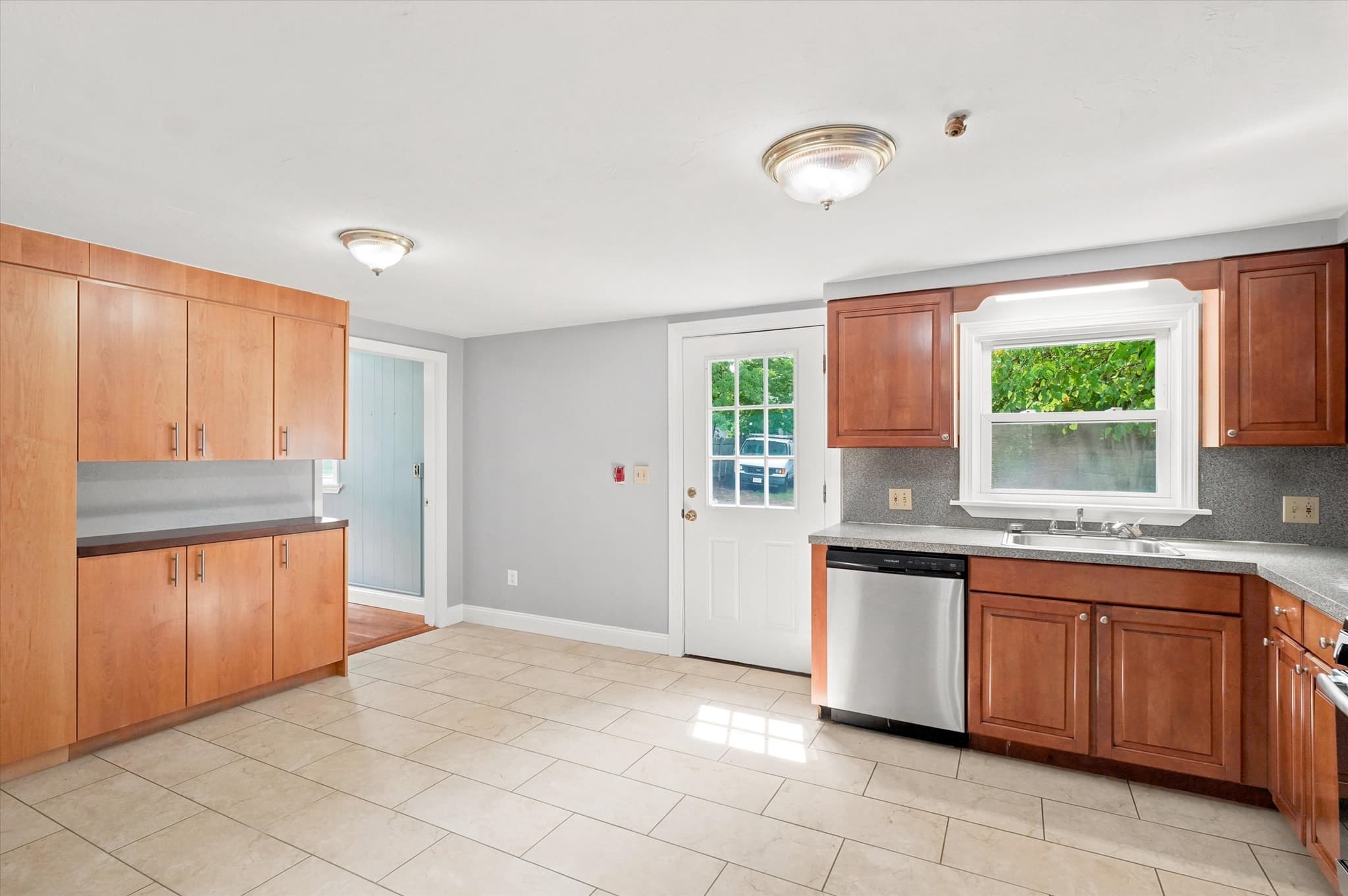 2 Family - 2 Units Up/Down at 27 High Street, Weymouth MA 02189, Weymouth, photo 14 of 40