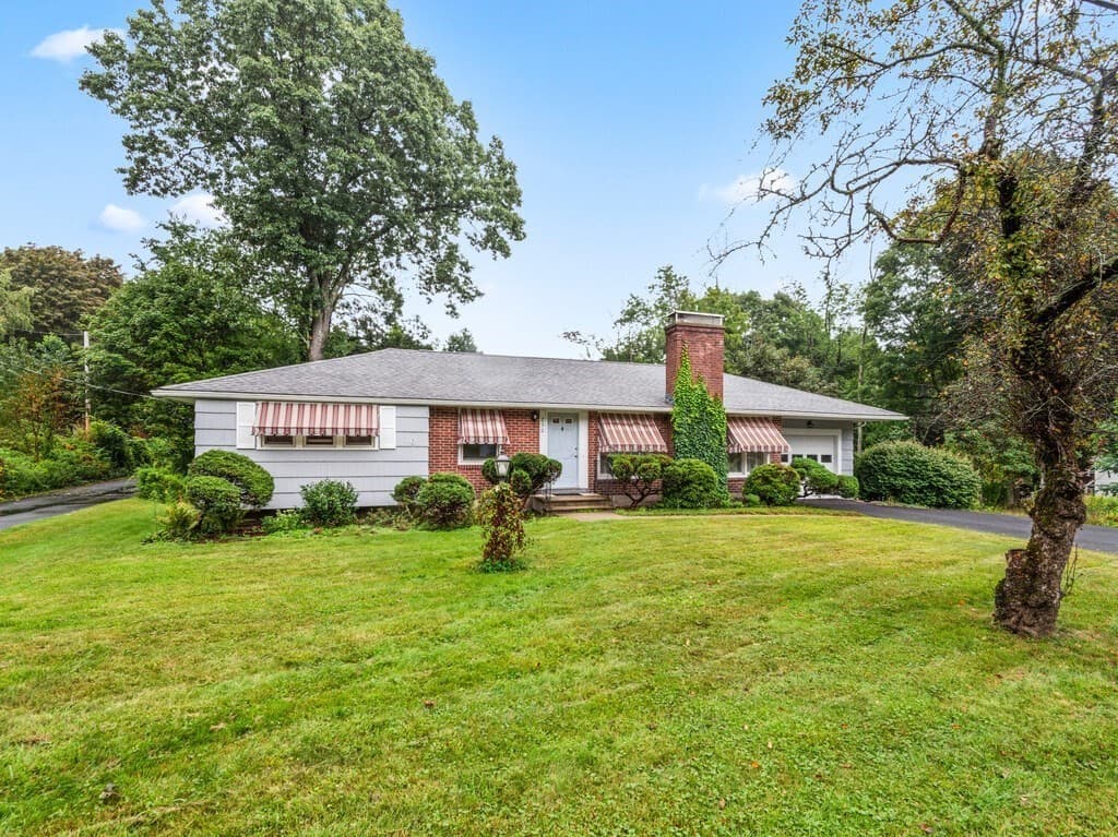 Single Family Residence at 230 Brattle St, Holden MA 01520, Holden, photo 2 of 23