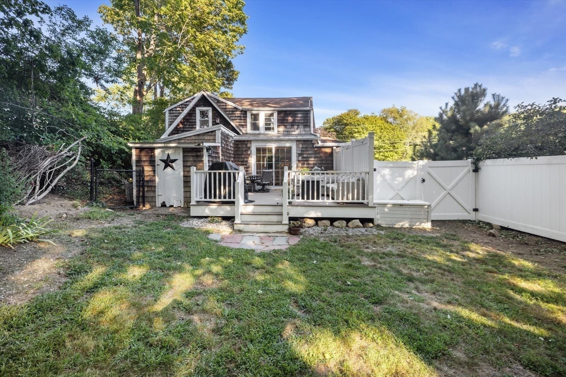 Single Family Residence at 77 South St, Plymouth MA 02360, photo 14 of 18