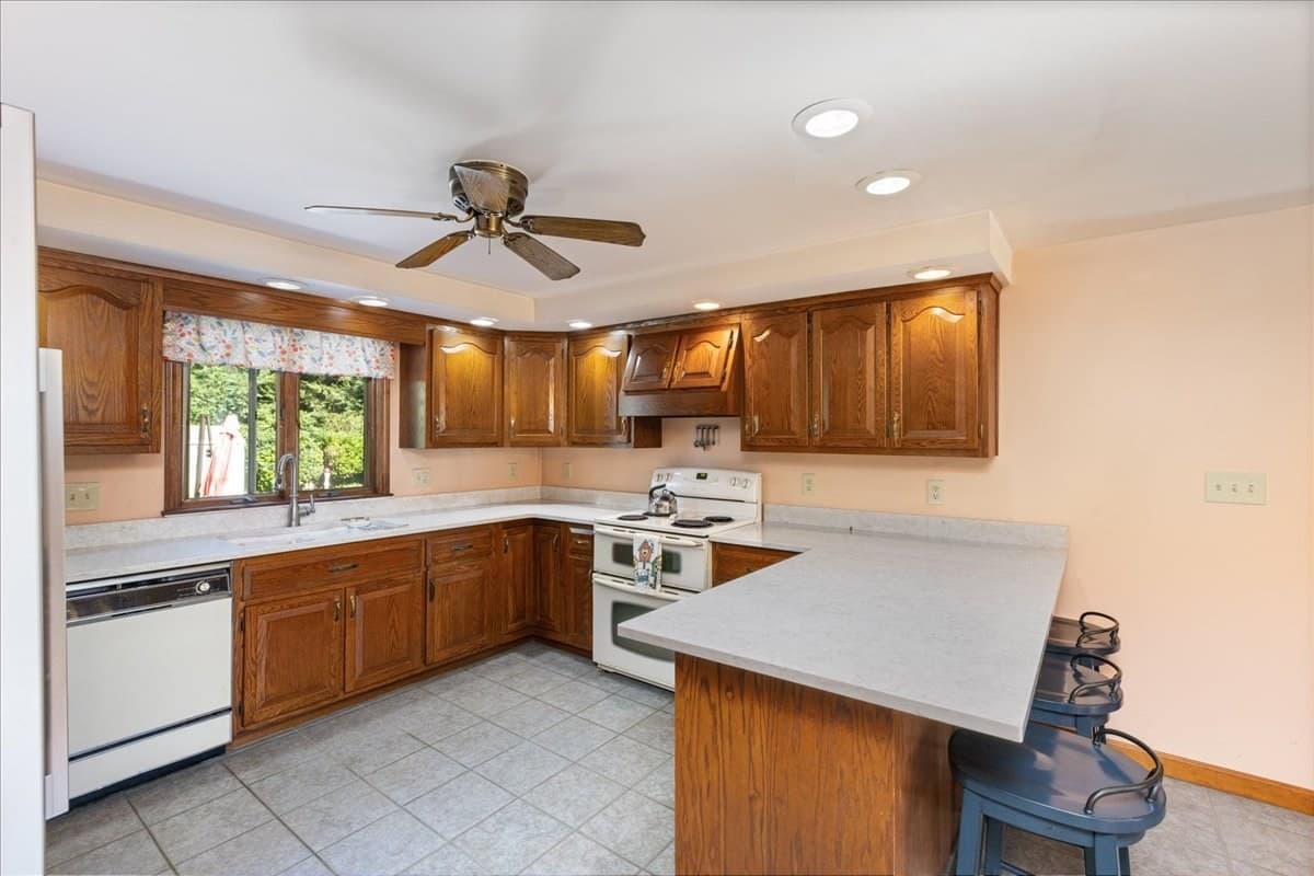 Single Family Residence at 76 Talmuth Avenue, Haverhill MA 01830, Haverhill, photo 9 of 42