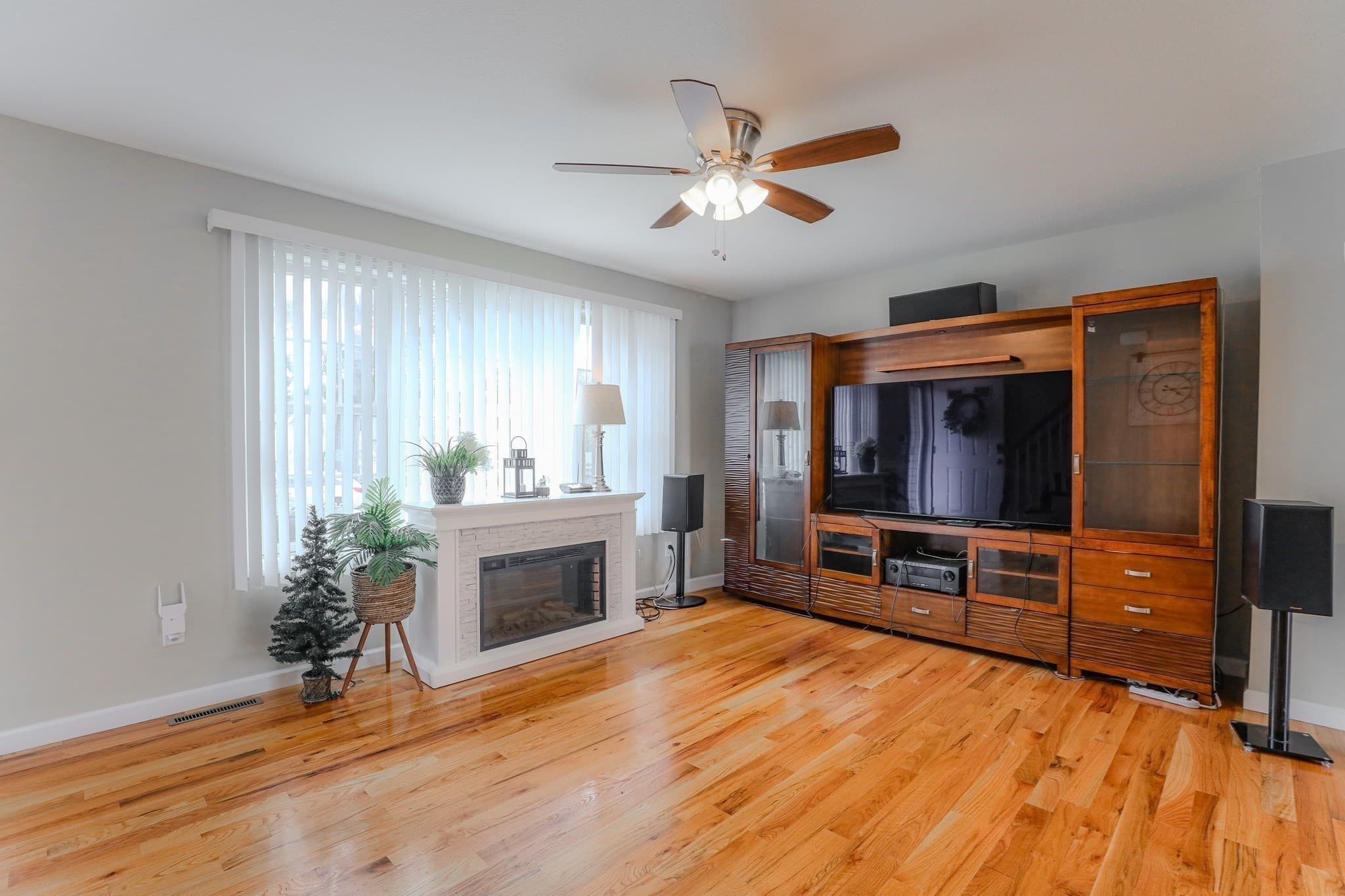Single Family Residence at 122 Ambrose St, Springfield MA 01109, Springfield, photo 6 of 36