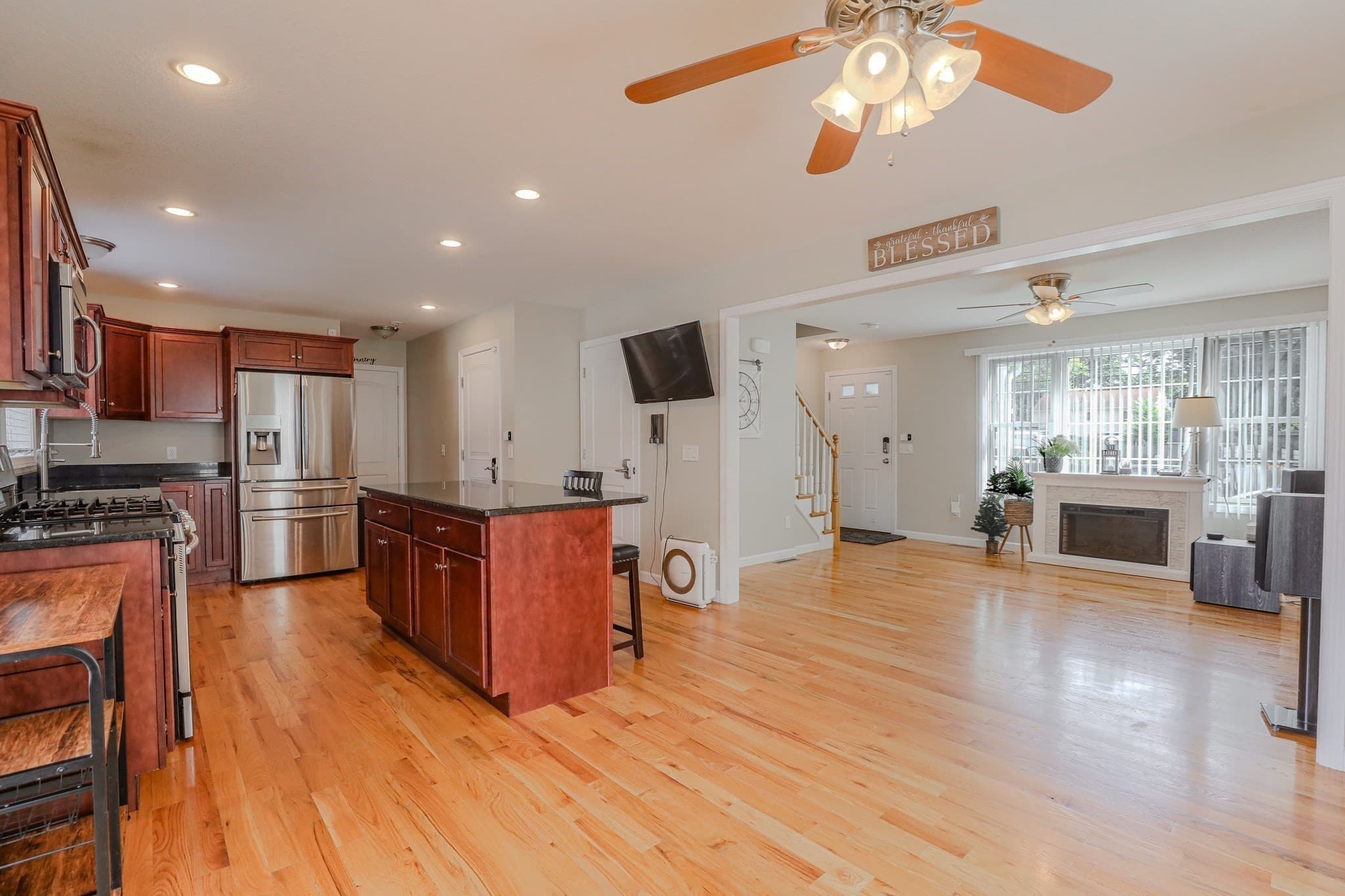 Single Family Residence at 122 Ambrose St, Springfield MA 01109, Springfield, photo 13 of 36