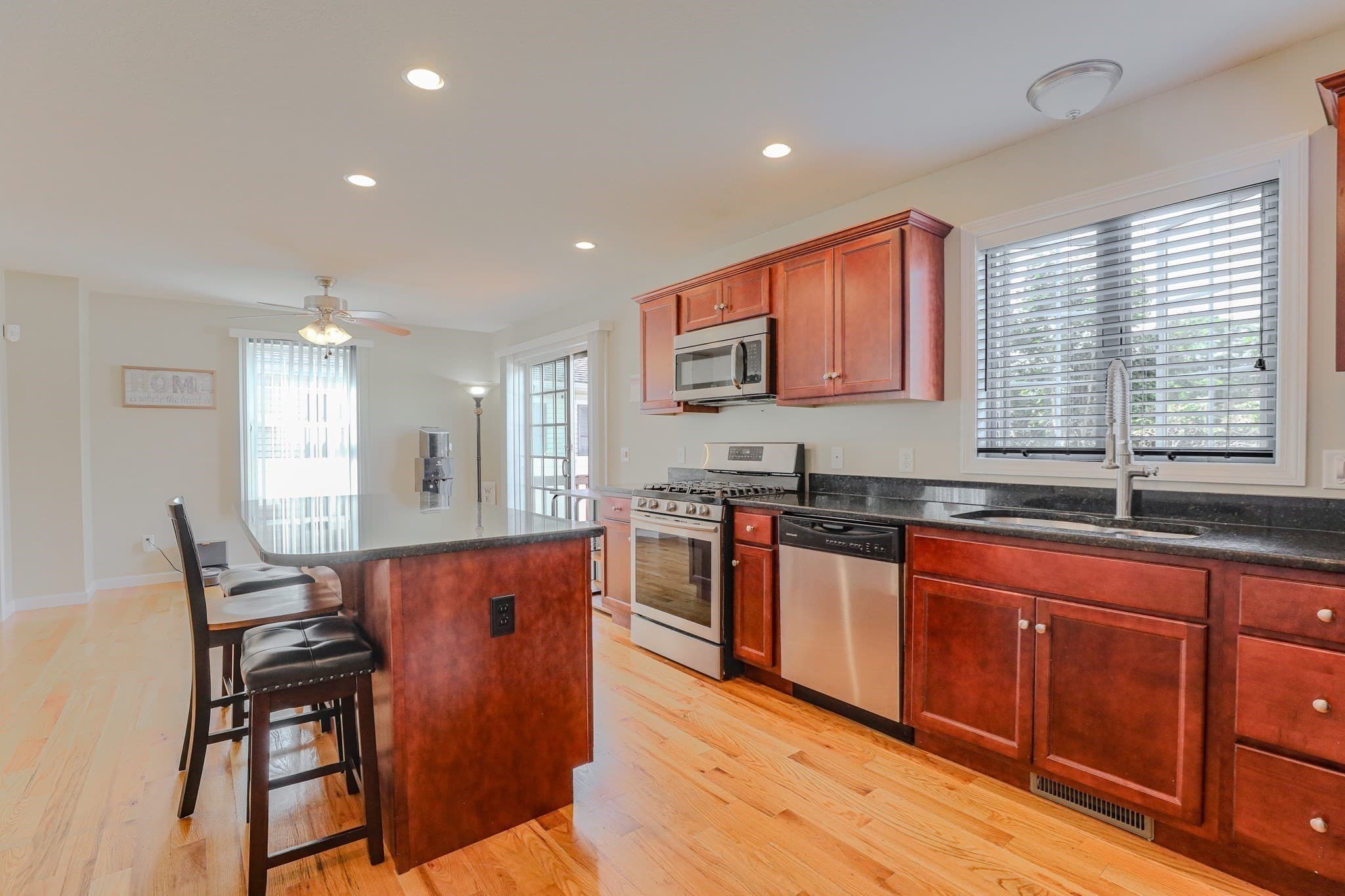 Single Family Residence at 122 Ambrose St, Springfield MA 01109, Springfield, photo 16 of 36