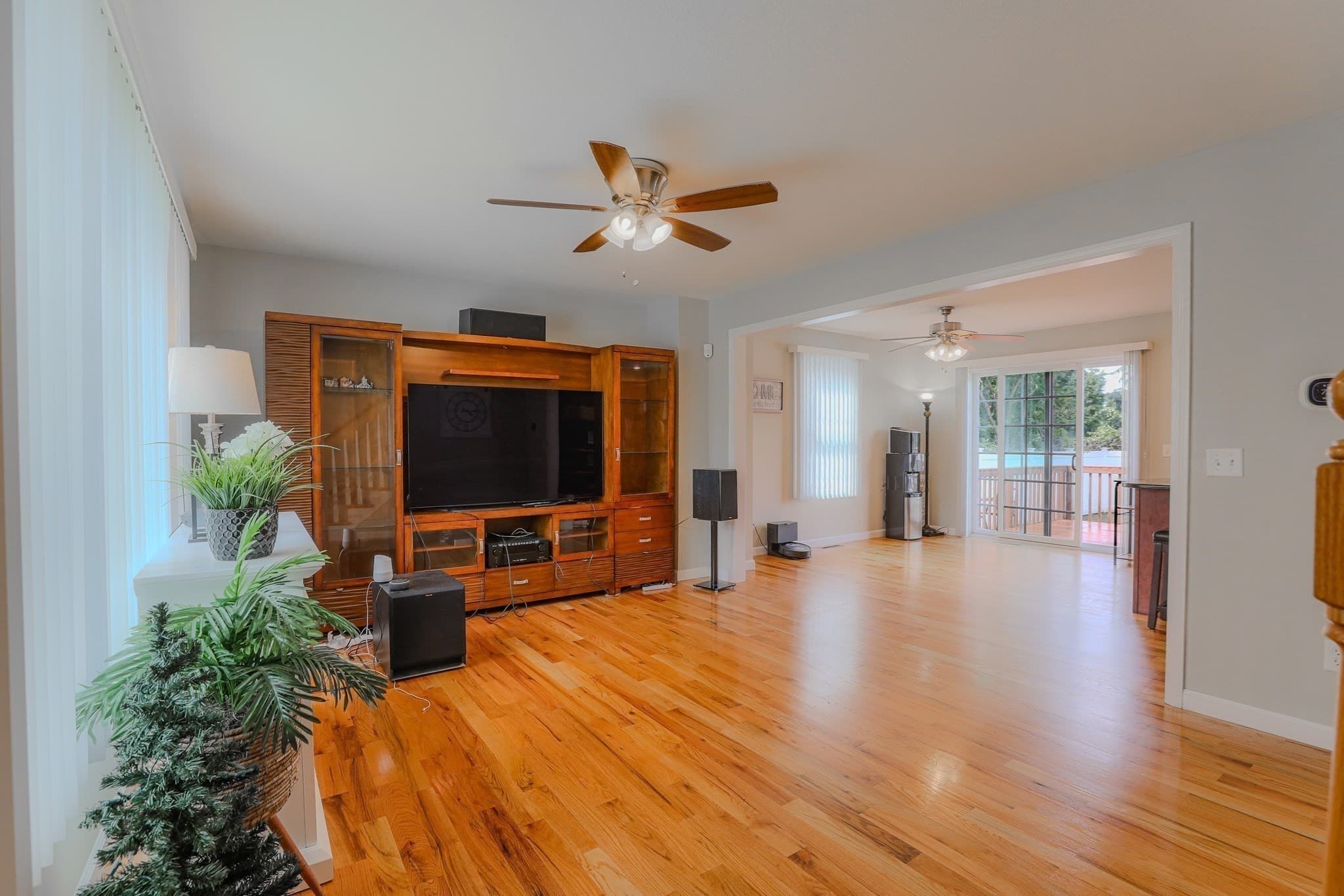 Single Family Residence at 122 Ambrose St, Springfield MA 01109, Springfield, photo 5 of 36