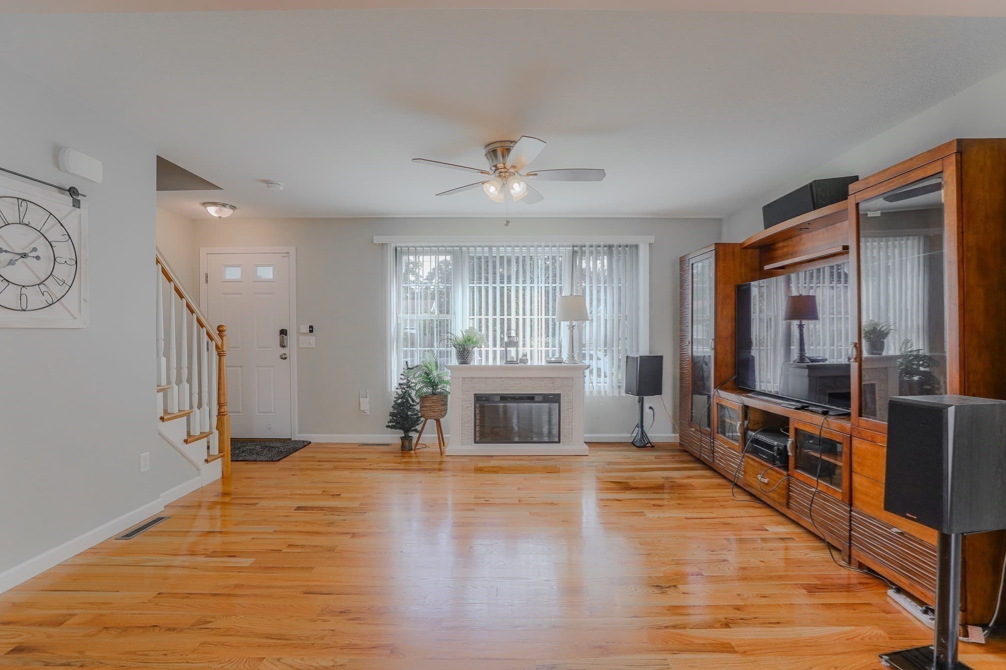 Single Family Residence at 122 Ambrose St, Springfield MA 01109, Springfield, photo 9 of 36