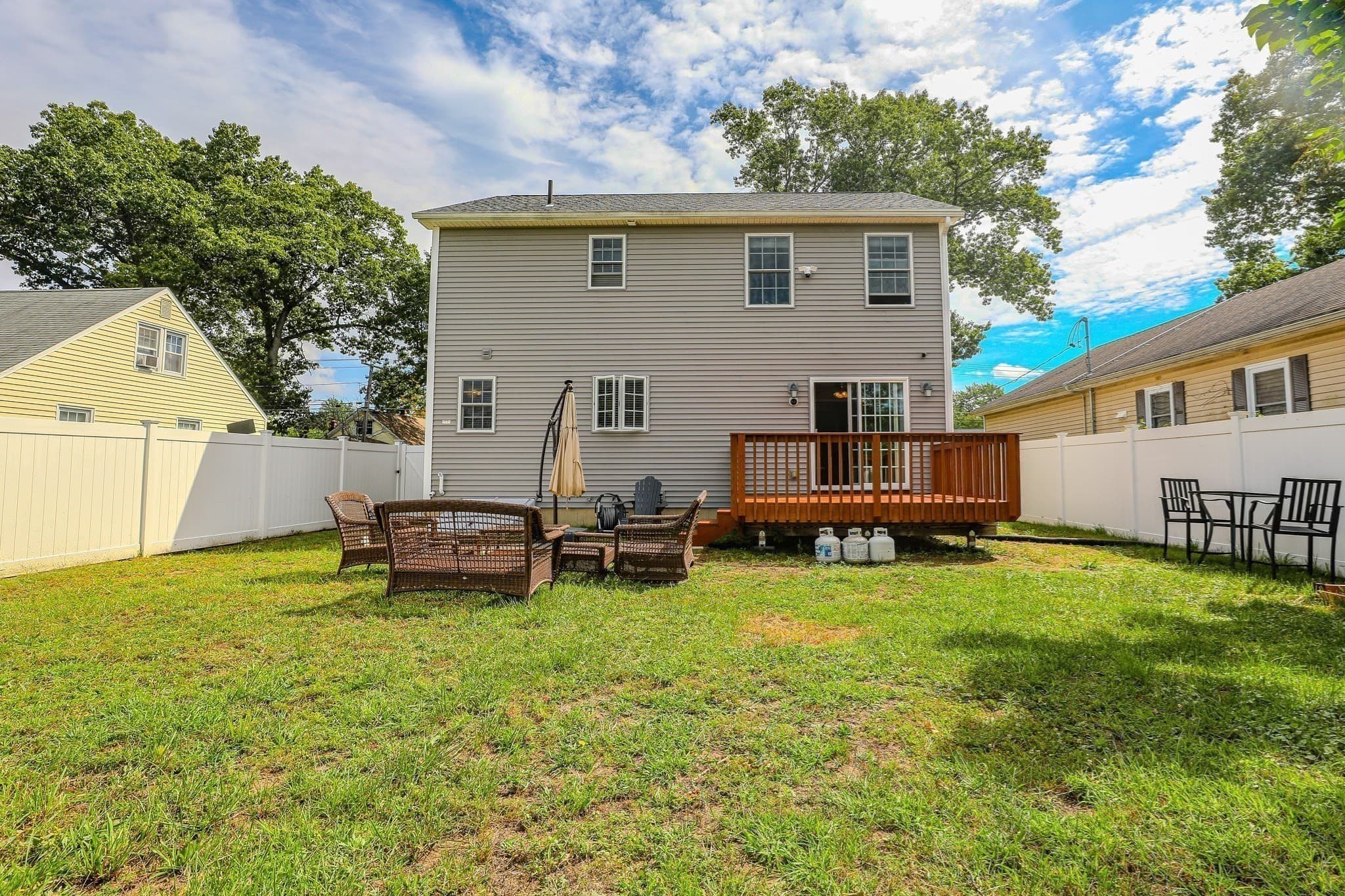Single Family Residence at 122 Ambrose St, Springfield MA 01109, Springfield, photo 34 of 36