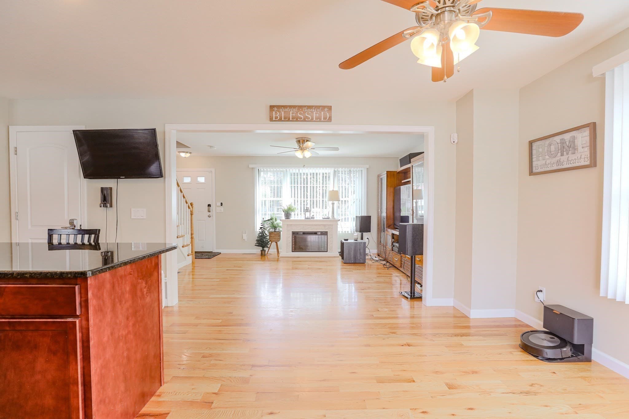 Single Family Residence at 122 Ambrose St, Springfield MA 01109, Springfield, photo 10 of 36