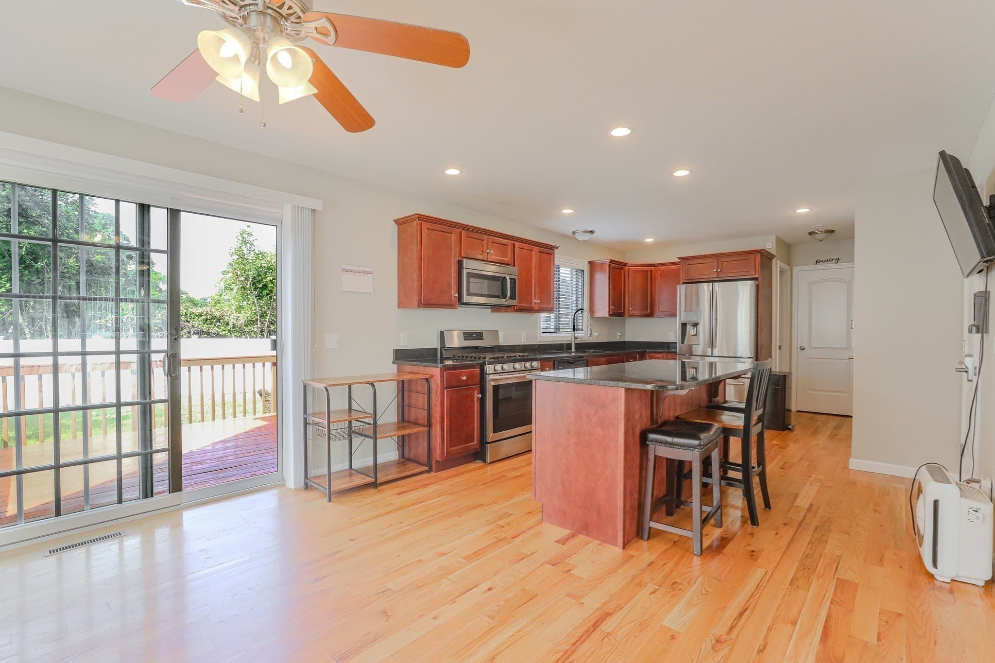 Single Family Residence at 122 Ambrose St, Springfield MA 01109, Springfield, photo 11 of 36