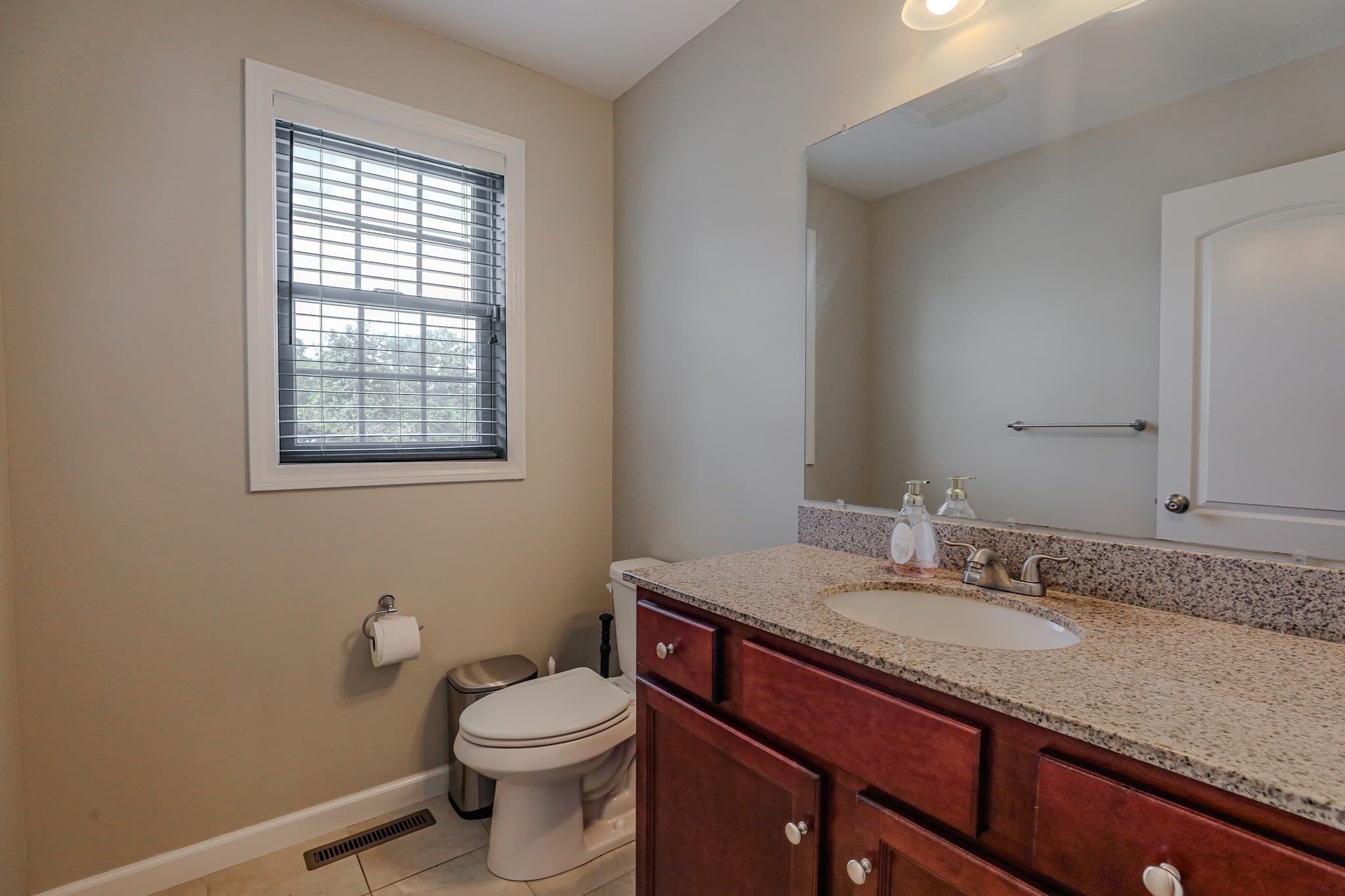 Single Family Residence at 122 Ambrose St, Springfield MA 01109, Springfield, photo 19 of 36