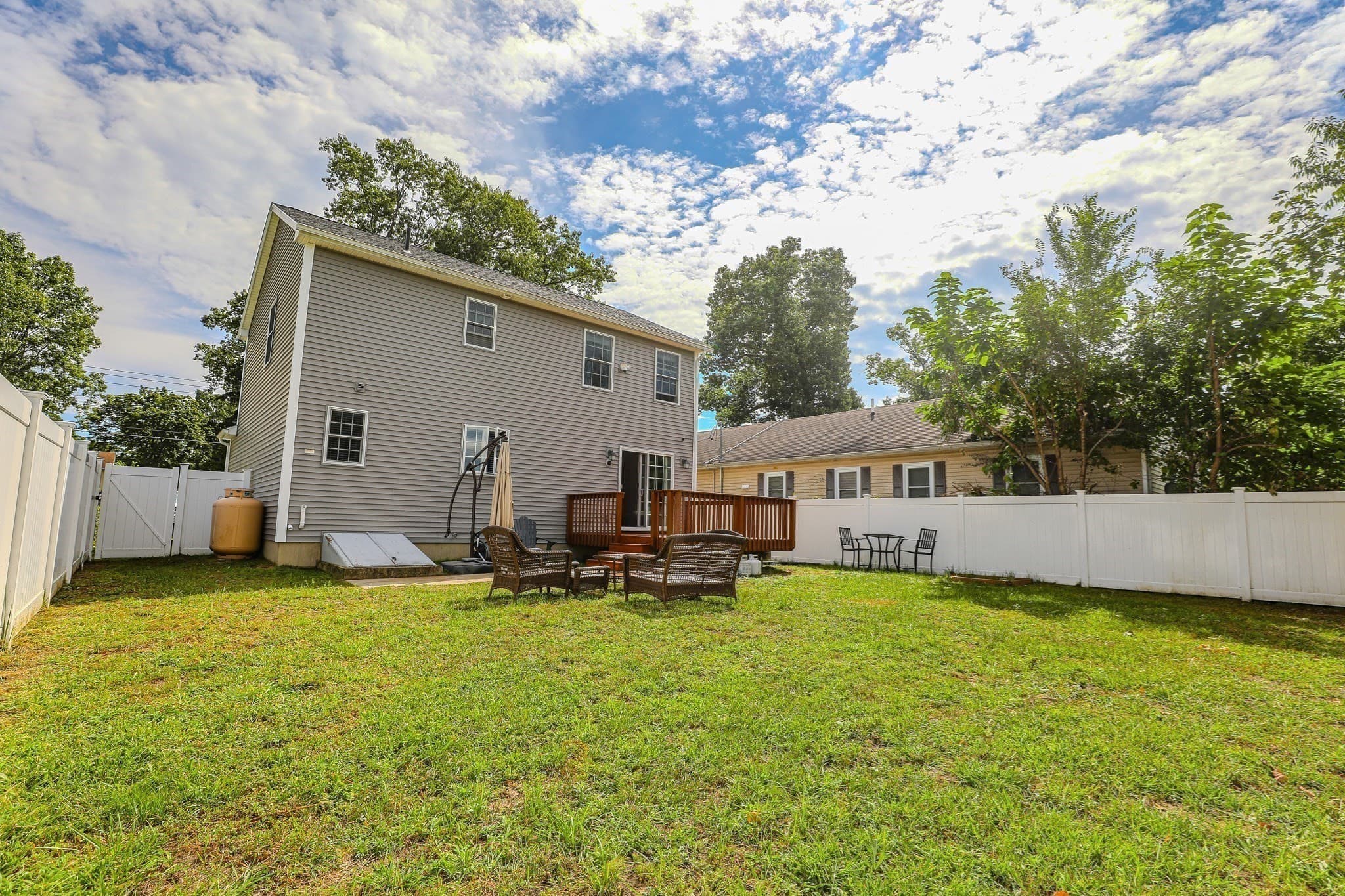 Single Family Residence at 122 Ambrose St, Springfield MA 01109, Springfield, photo 35 of 36