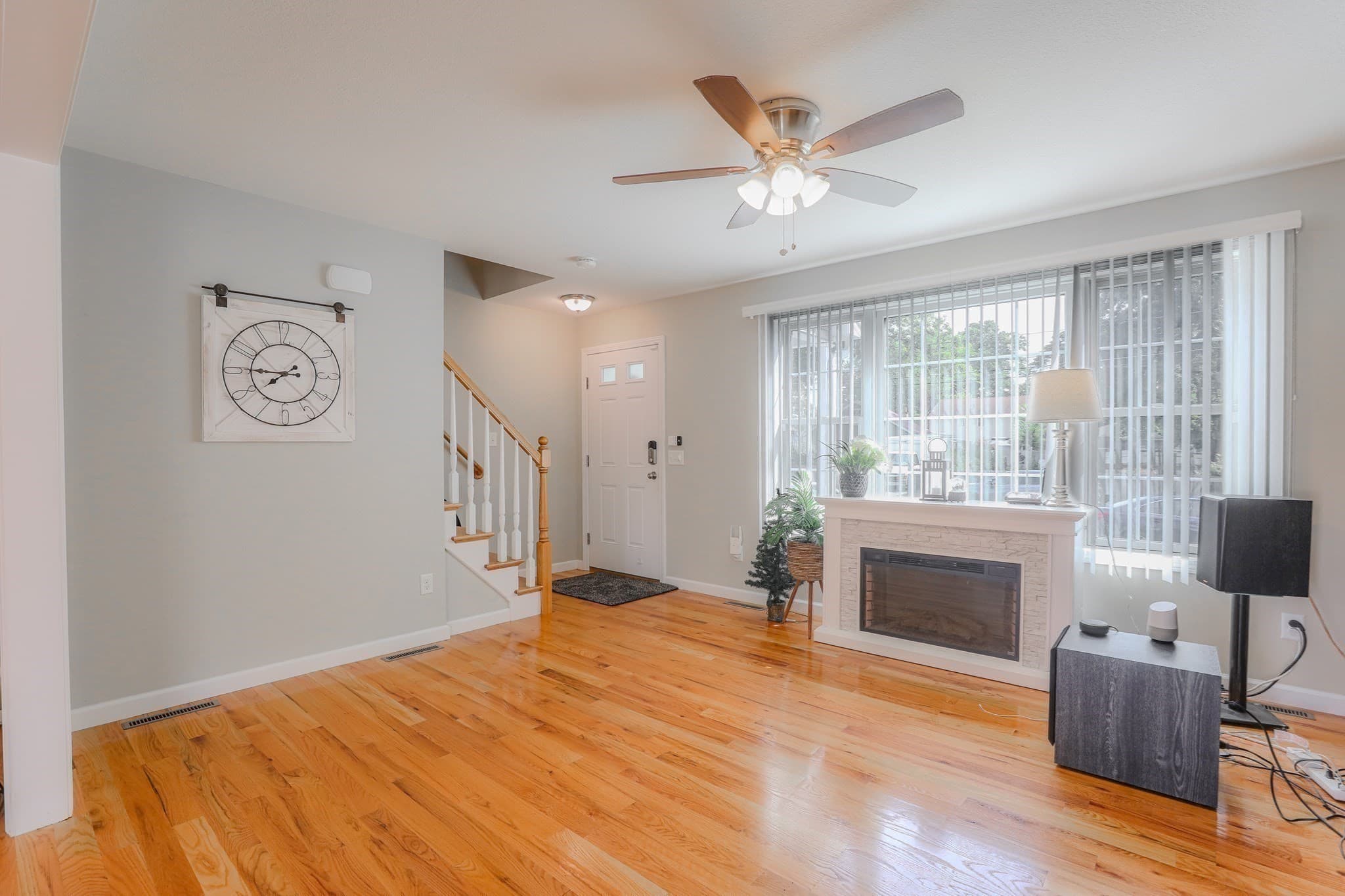 Single Family Residence at 122 Ambrose St, Springfield MA 01109, Springfield, photo 8 of 36