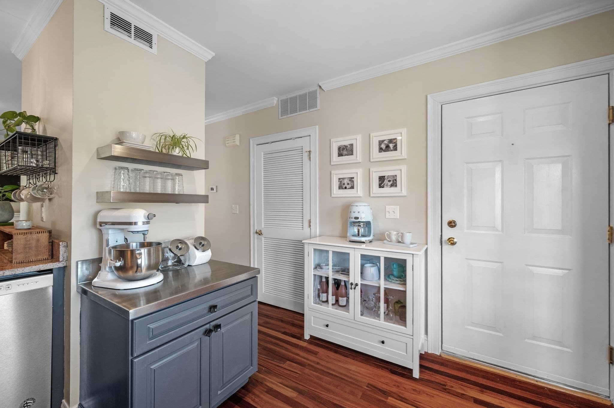Condominium at 26 Village St # 2, Marblehead MA 01945, Marblehead, photo 7 of 25