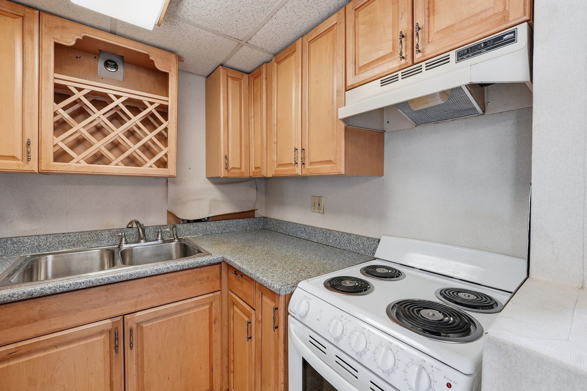 Condominium at 70 Southbridge St # 402, Worcester MA 01608, Worcester, photo 13 of 32