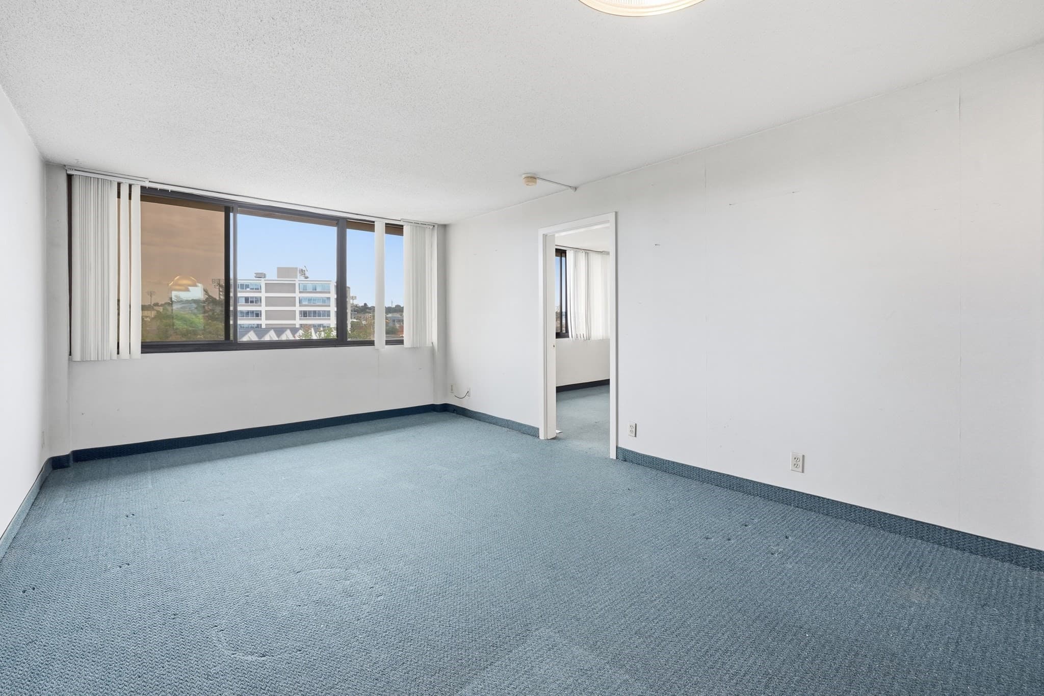 Condominium at 70 Southbridge St # 402, Worcester MA 01608, Worcester, photo 16 of 32