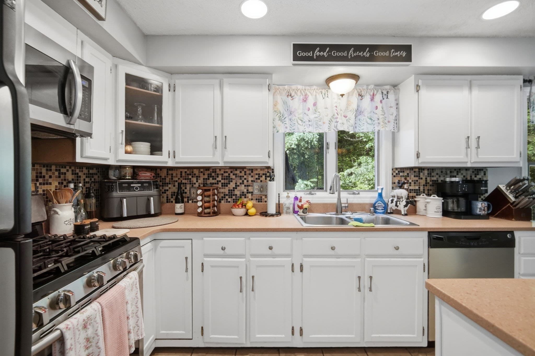 Single Family Residence at 19 Stephanie Cir, Springfield MA 01129, Springfield, photo 23 of 41
