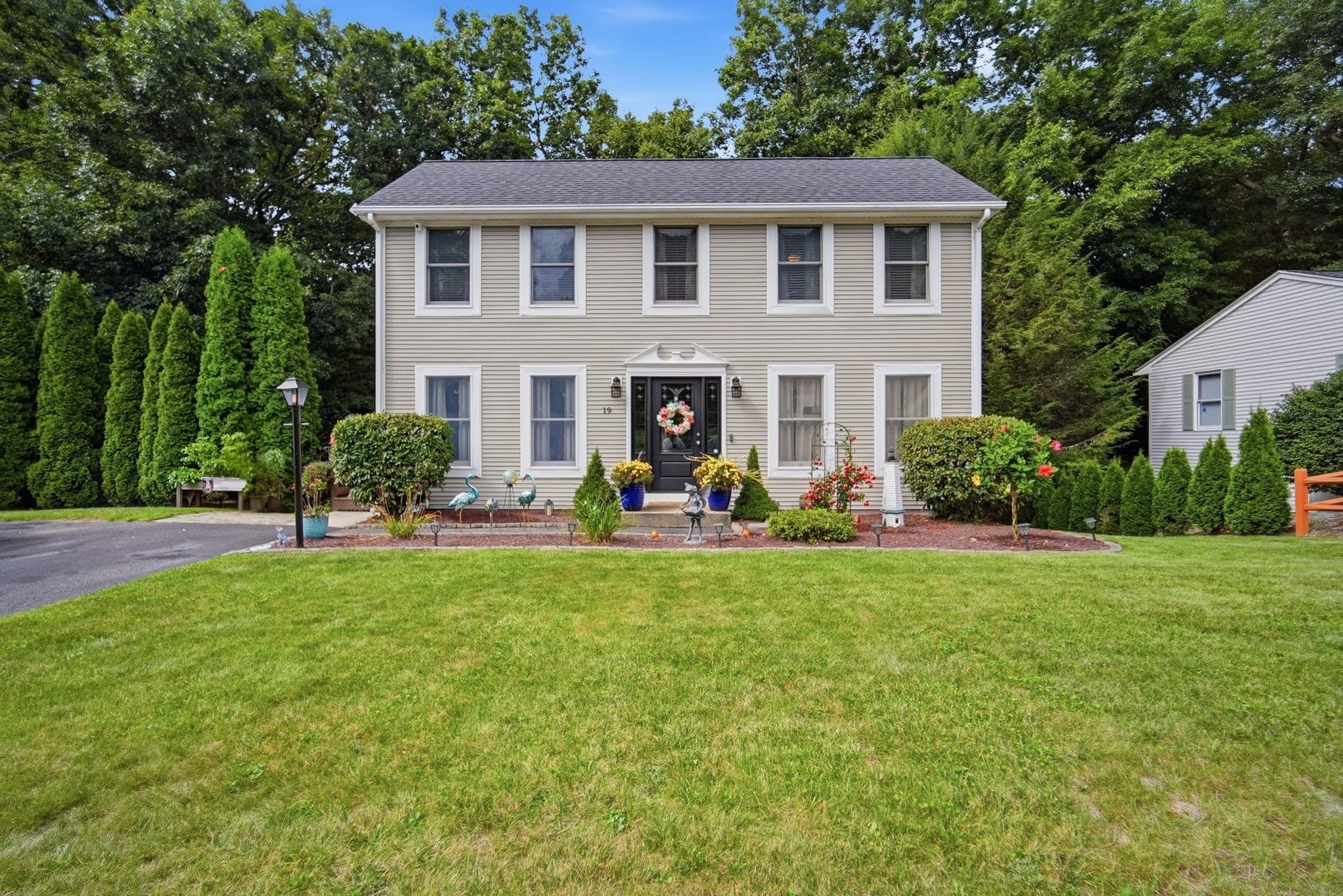 19 Stephanie Cir, Springfield MA 01129