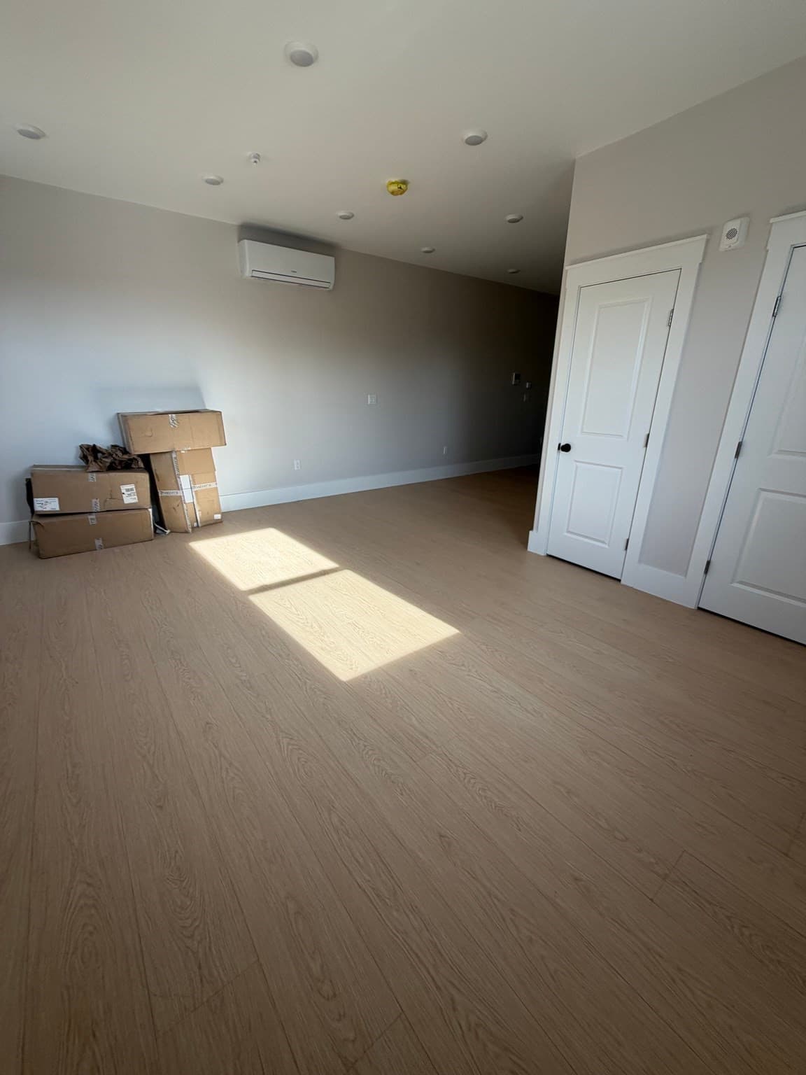Apartment at 311 Elm # 201, Everett MA 02149, photo 5 of 9