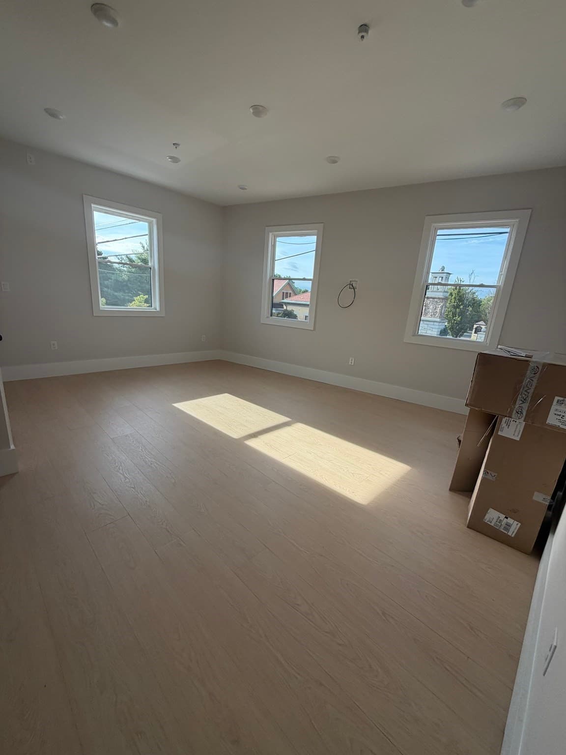 Apartment at 311 Elm # 201, Everett MA 02149, photo 4 of 9