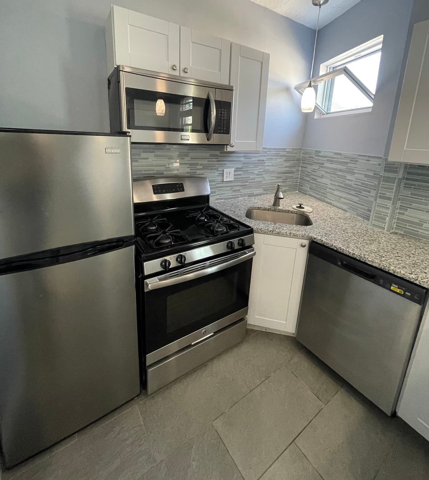 Apartment at 6 Windsor St # 3, Worcester MA 01605, photo 2 of 6