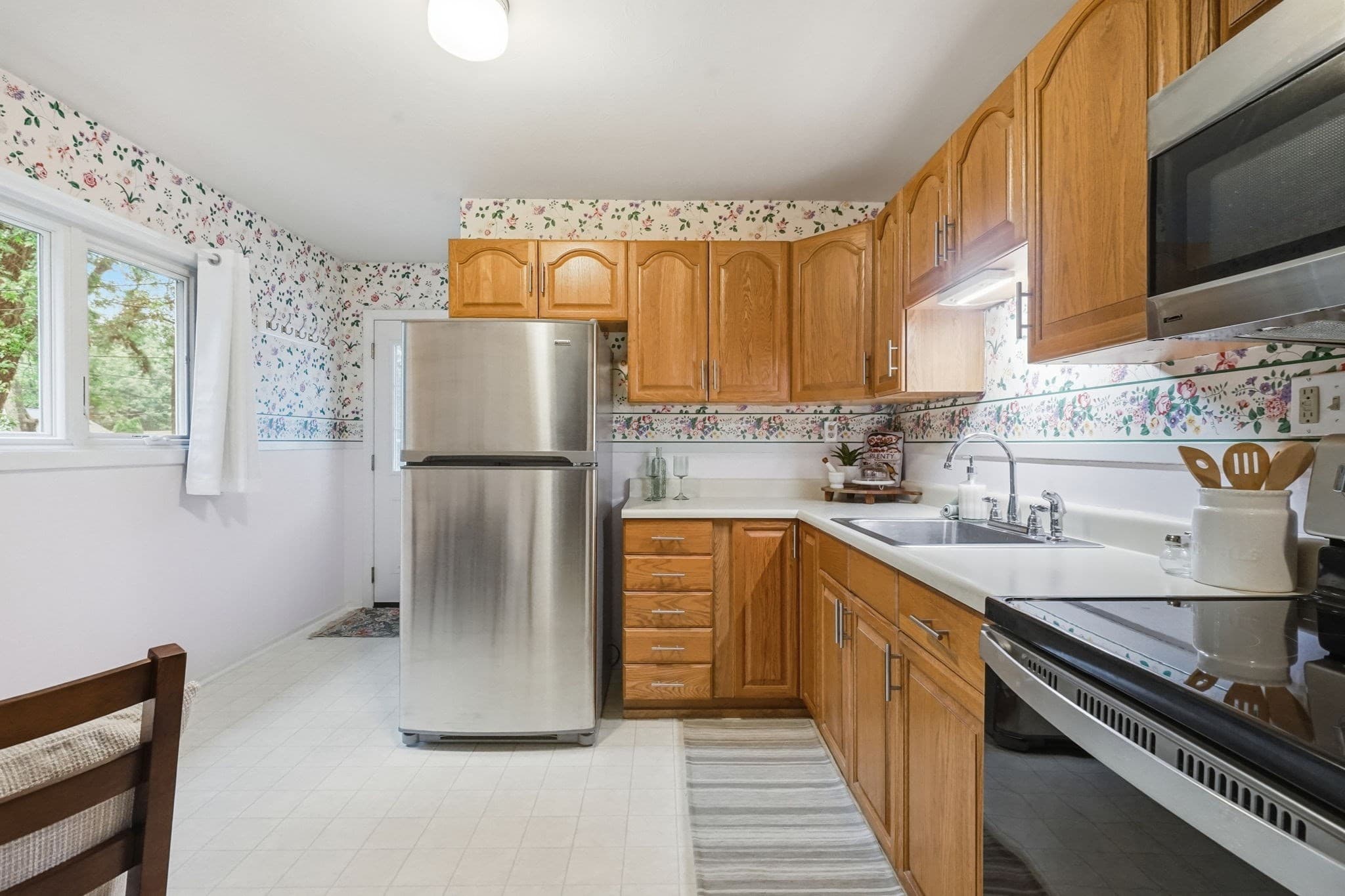Single Family Residence at 161 Wolcott Ave, West Springfield MA 01089, West Springfield, photo 11 of 42