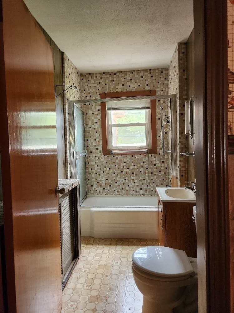Single Family Residence at 81 King St, Nashua NH 03060, Nashua, photo 12 of 36