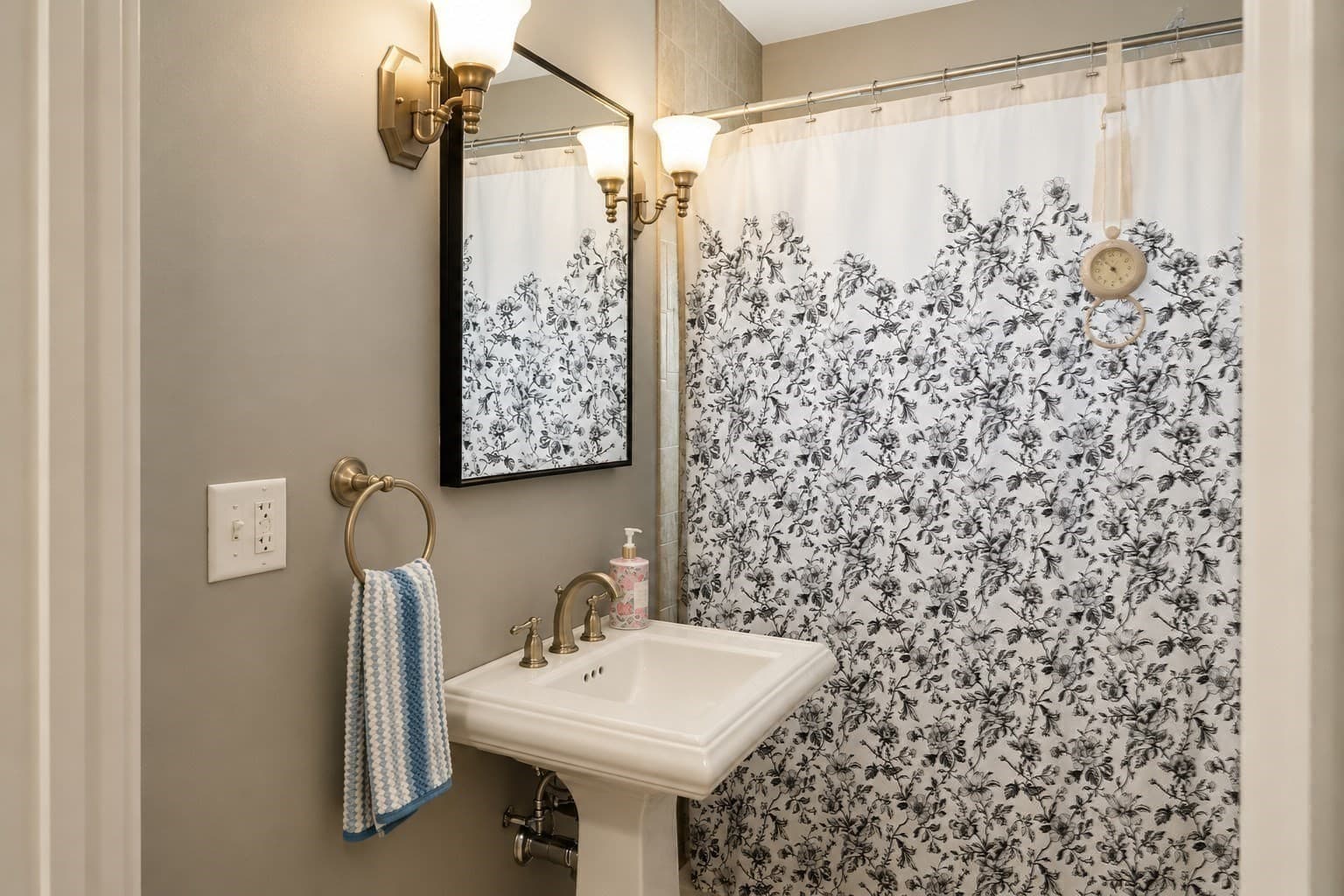 Condominium at 28 Everett Steet # 1, Woburn MA 01801, Woburn, photo 12 of 18