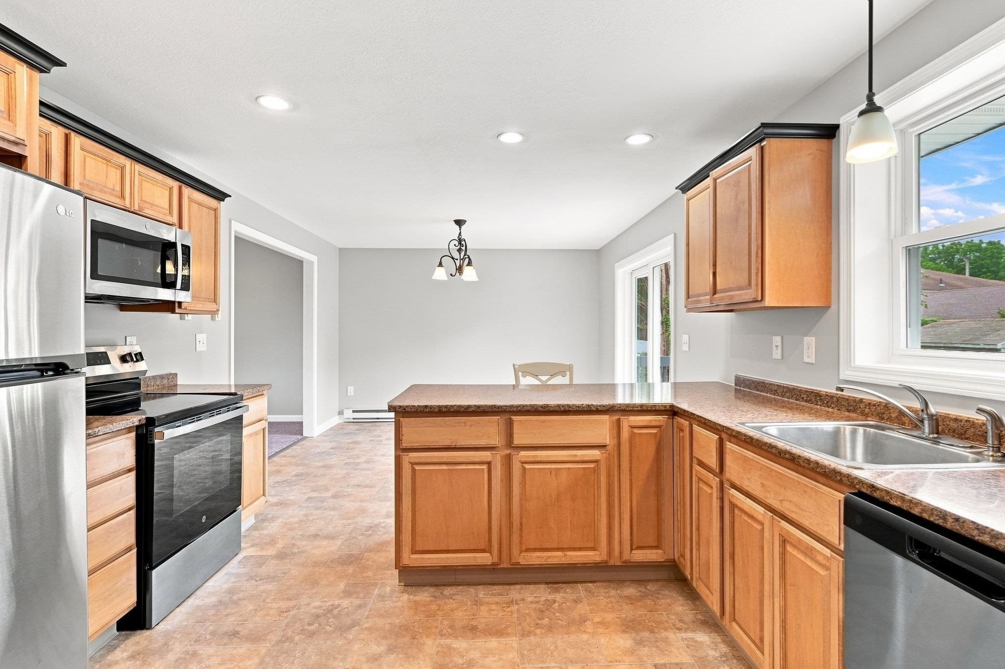 Single Family Residence at 192 Empire St, Chicopee MA 01013, photo 3 of 42