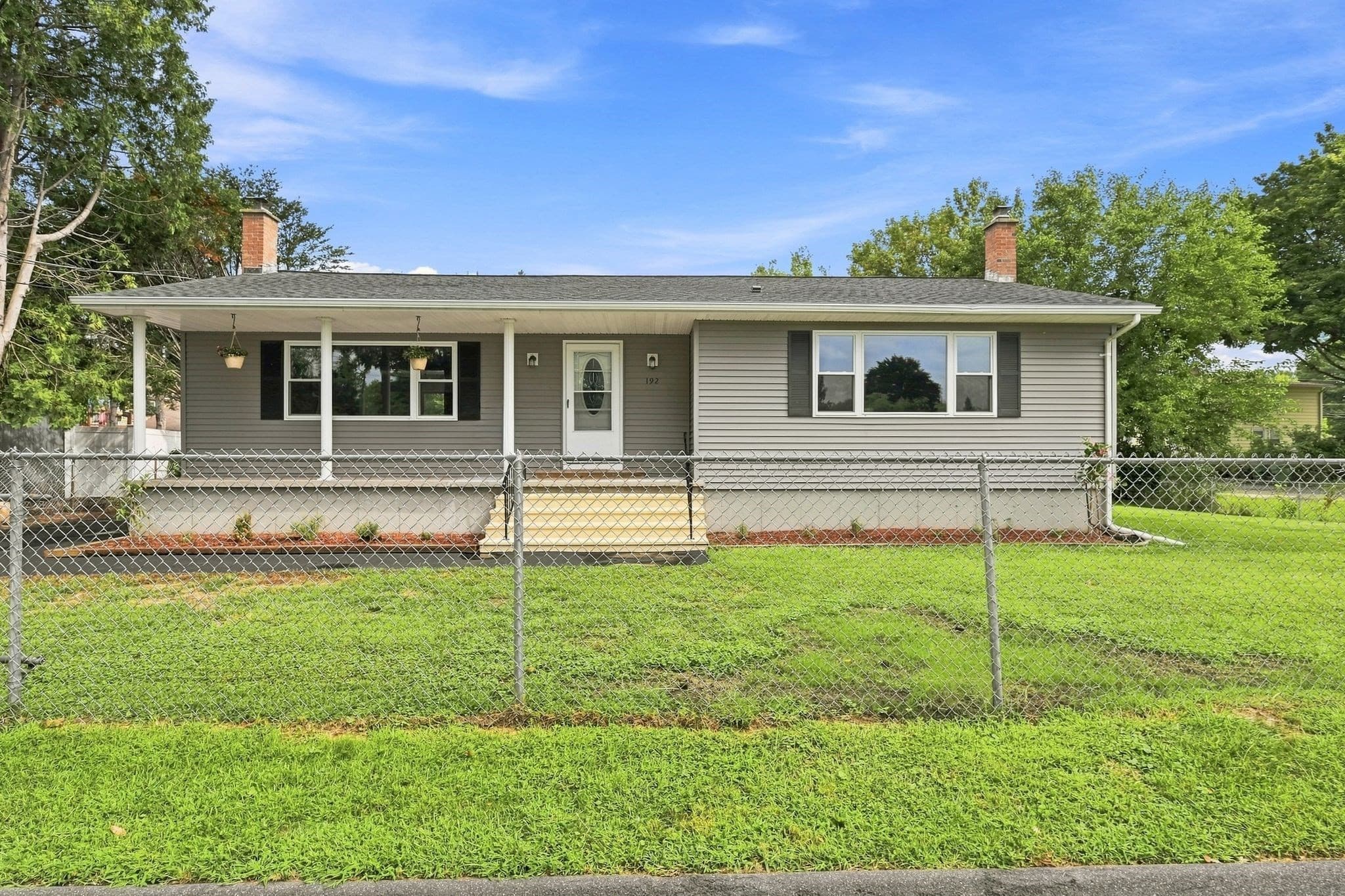 192 Empire St, Chicopee MA 01013