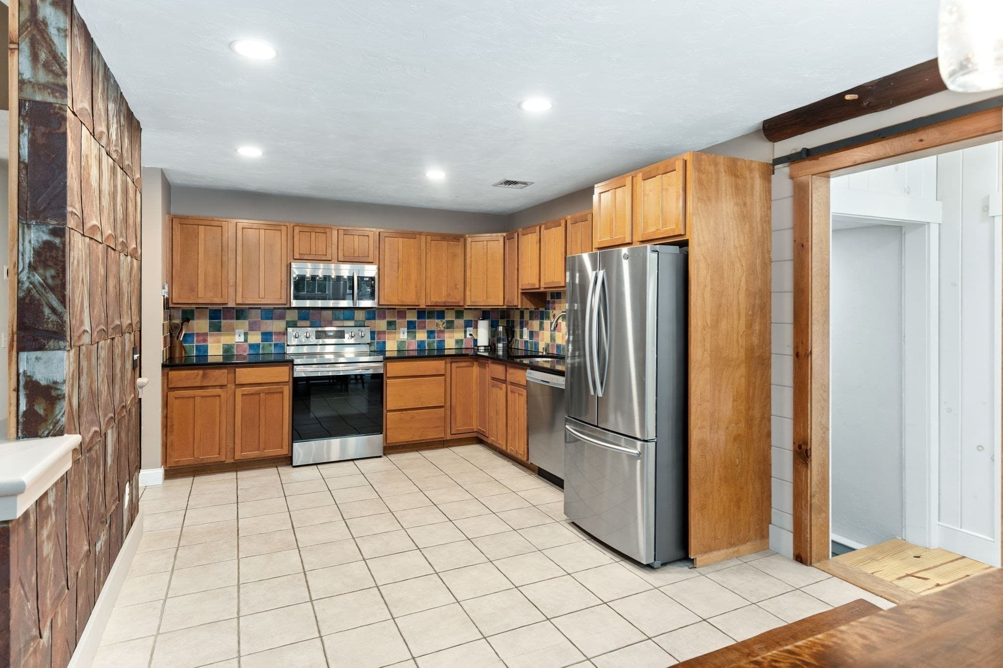 Single Family Residence at 3 Faria Farm Rd, Berkley MA 02779, Berkley, photo 9 of 42