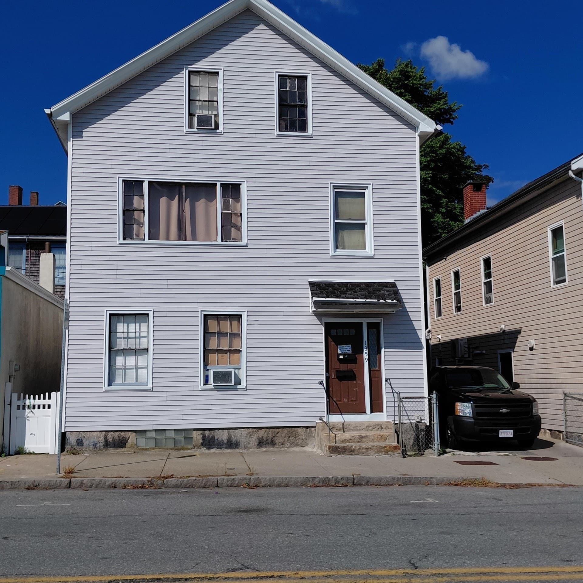 1359 Purchase St, New Bedford MA 02740