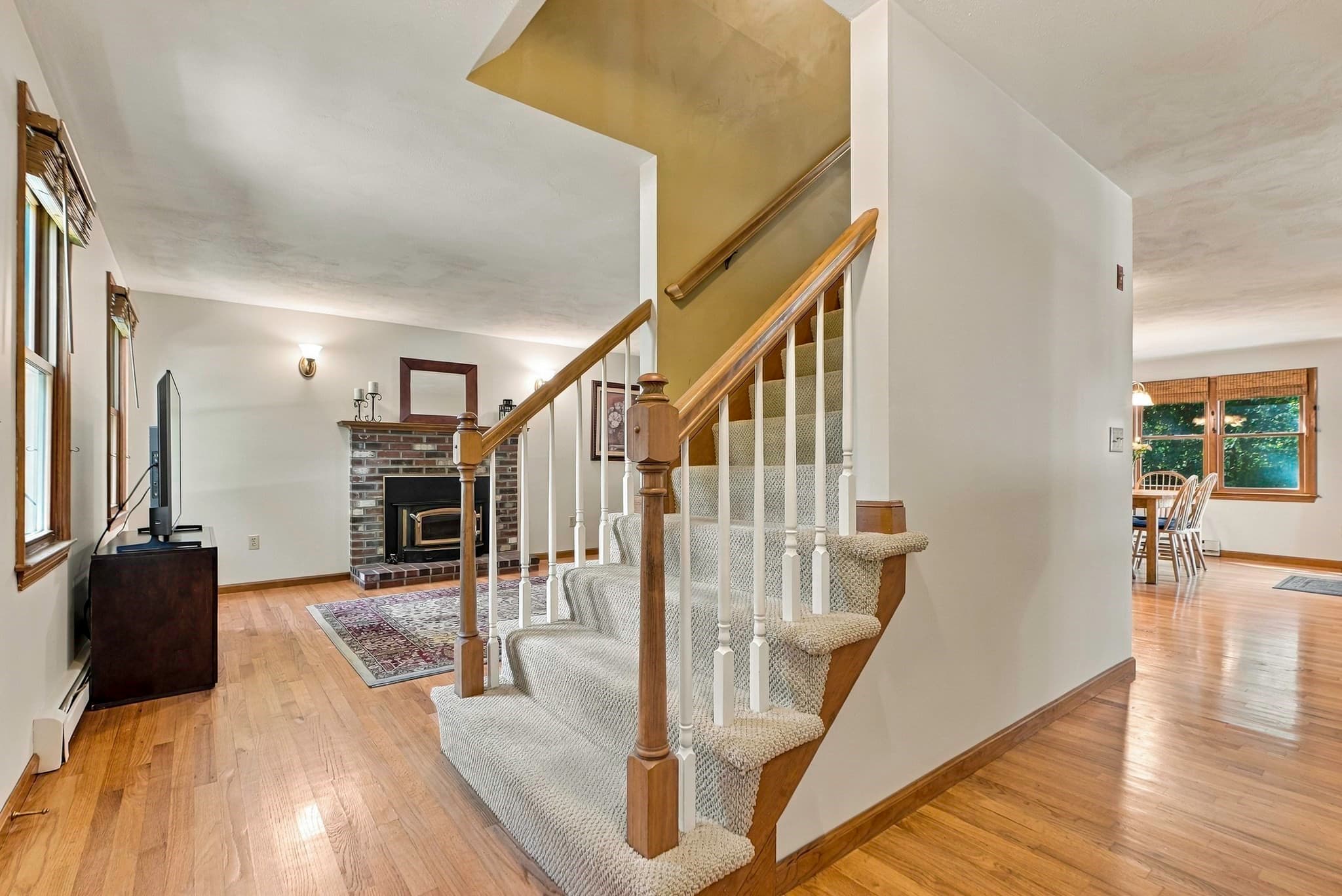 Single Family Residence at 4 Florence Cir, Upton MA 01568, Upton, photo 4 of 42
