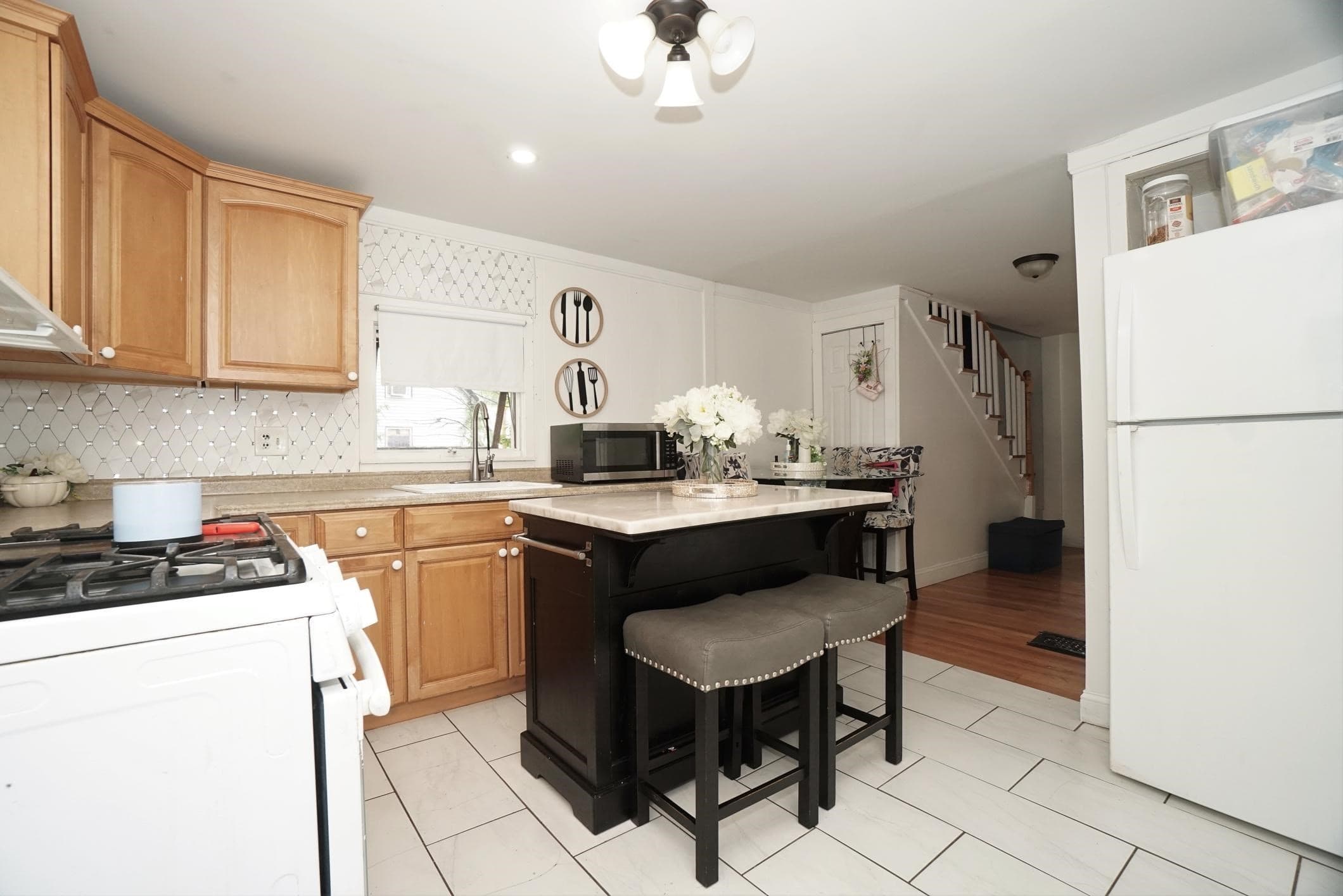 Single Family Residence at 12 Bailey St, Lynn MA 01904, Lynn, photo 10 of 42
