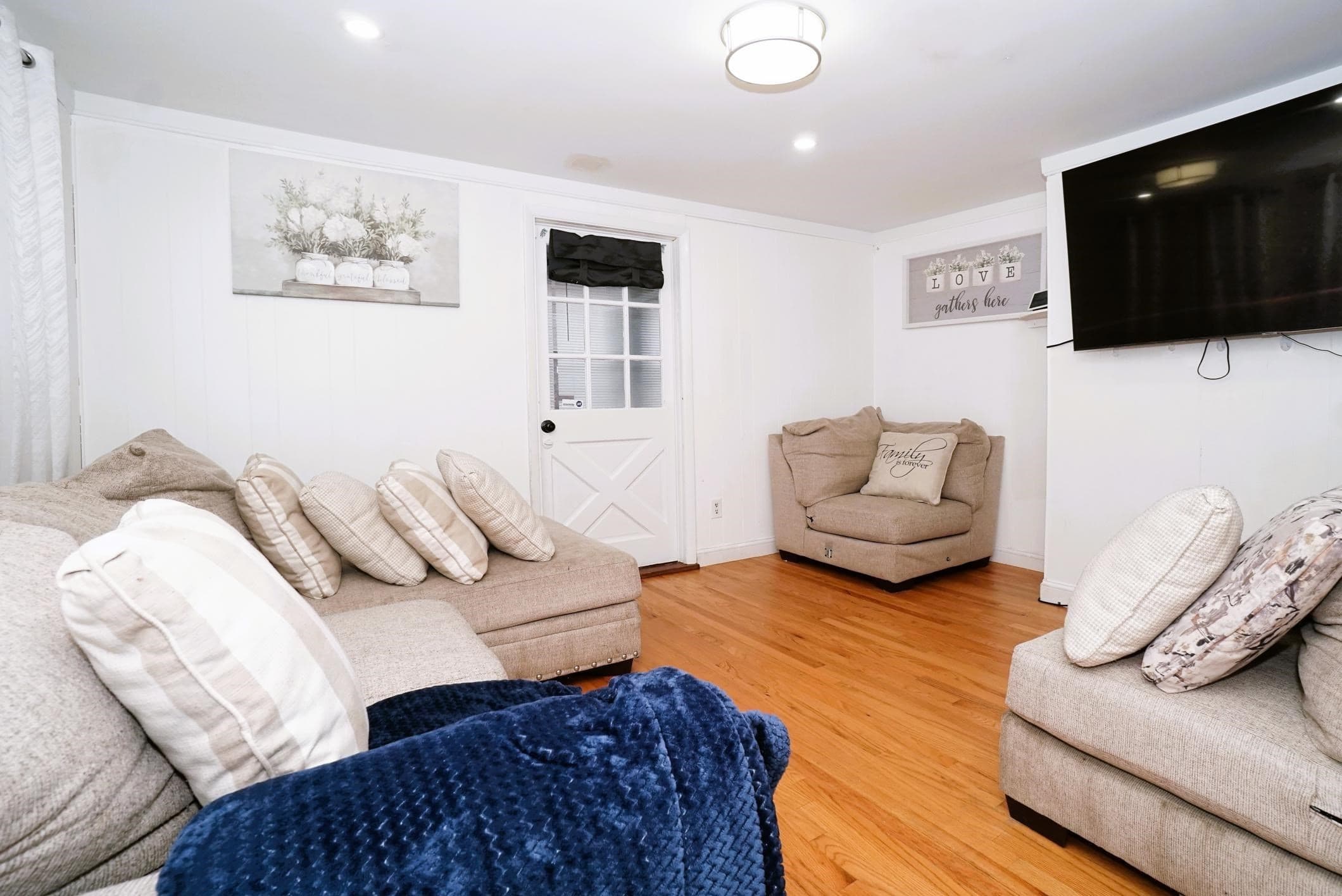 Single Family Residence at 12 Bailey St, Lynn MA 01904, Lynn, photo 8 of 42