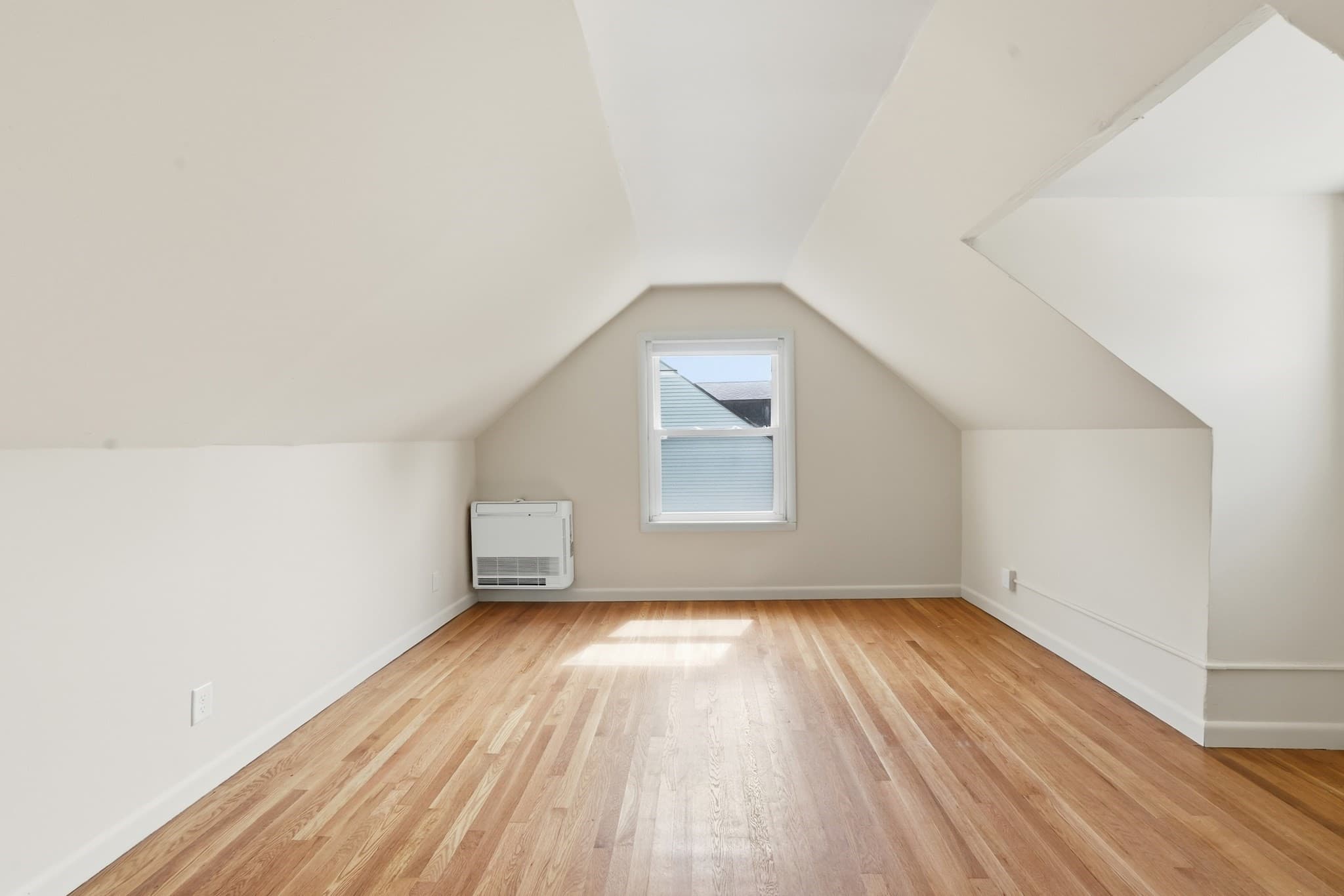 Single Family Residence at 12 Waterman Rd, Auburn MA 01501, Auburn, photo 13 of 24