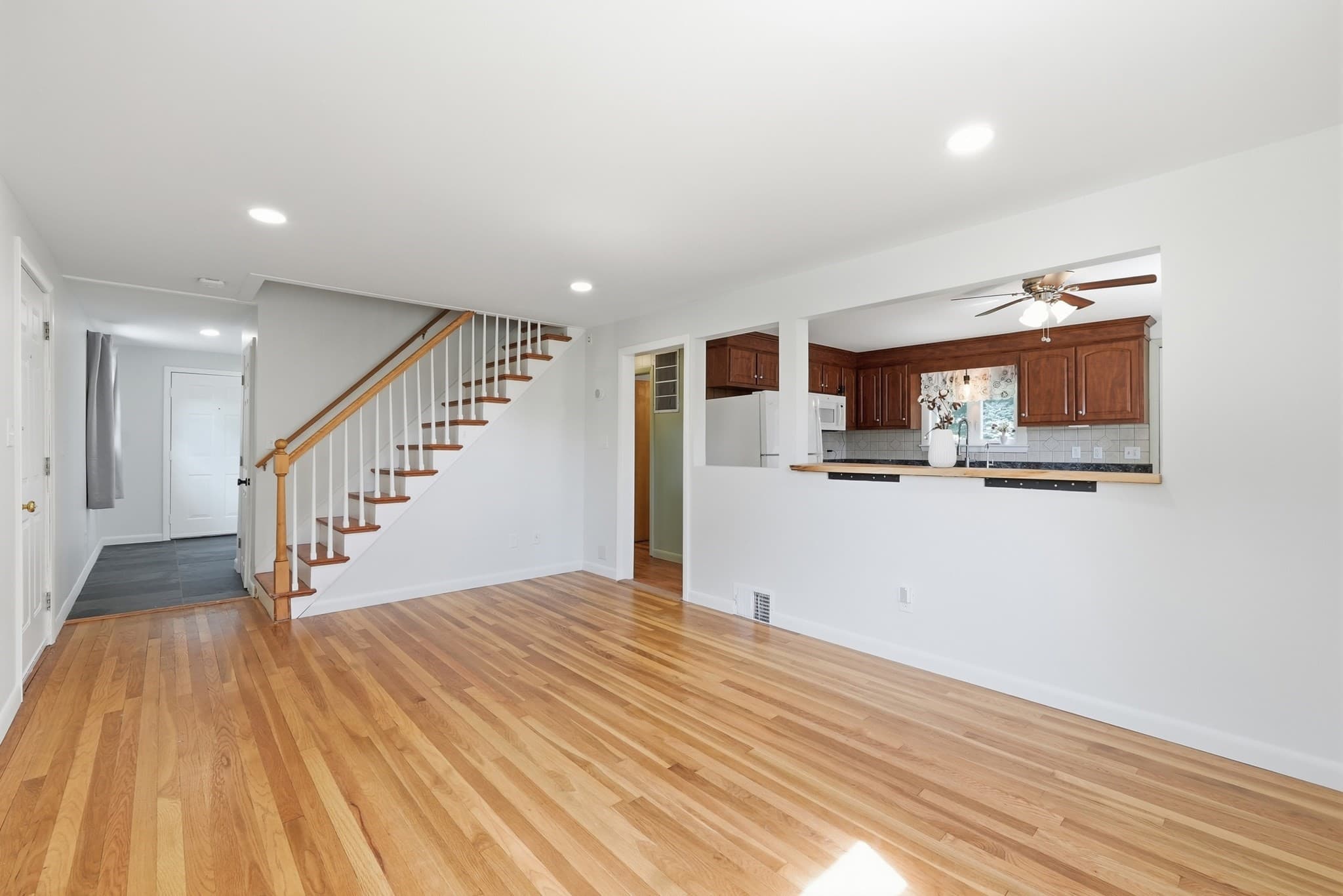 Single Family Residence at 12 Waterman Rd, Auburn MA 01501, Auburn, photo 5 of 24