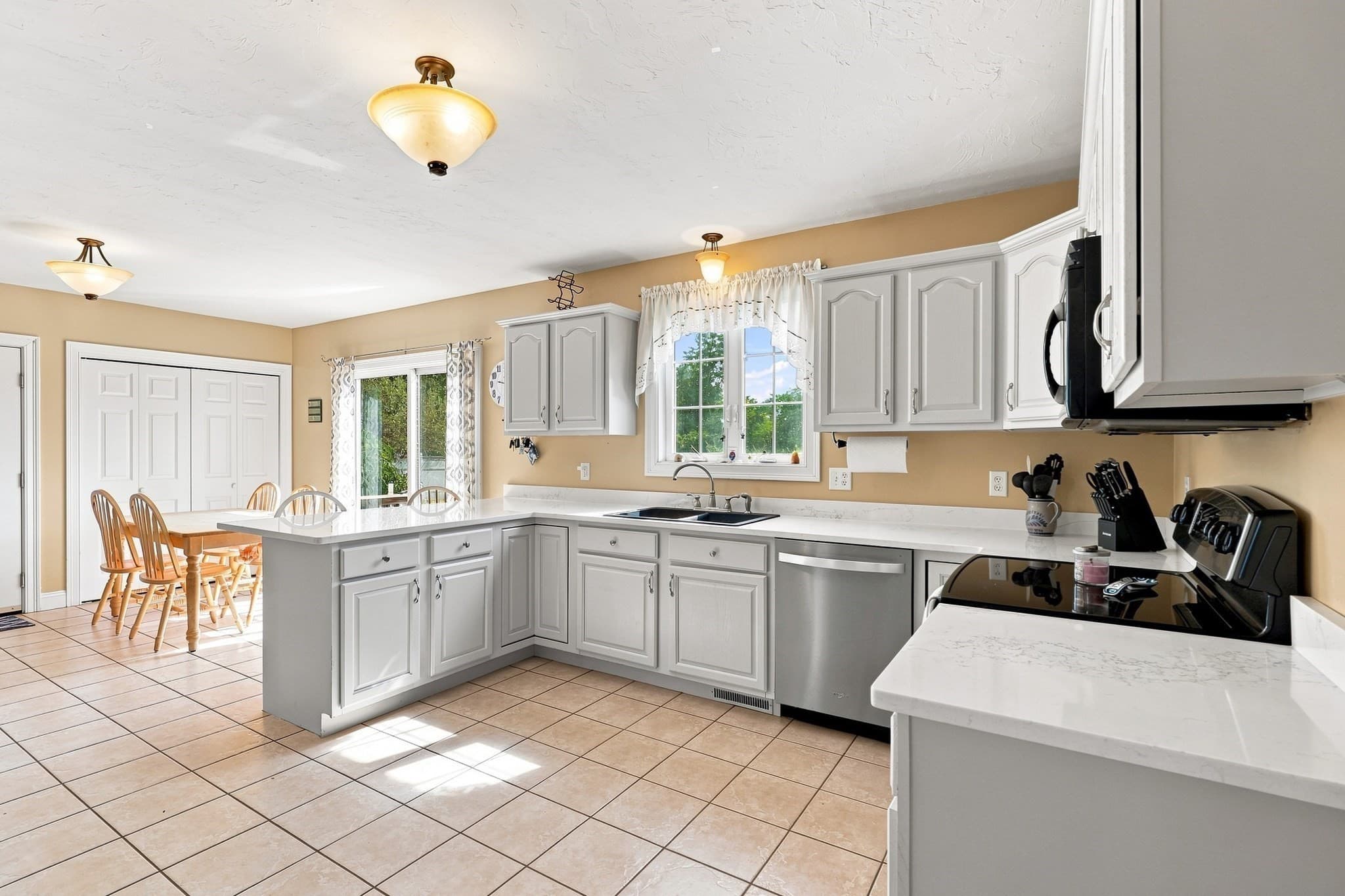 Single Family Residence at 50 Hannah Drive, Somerset MA 02726, photo 9 of 34