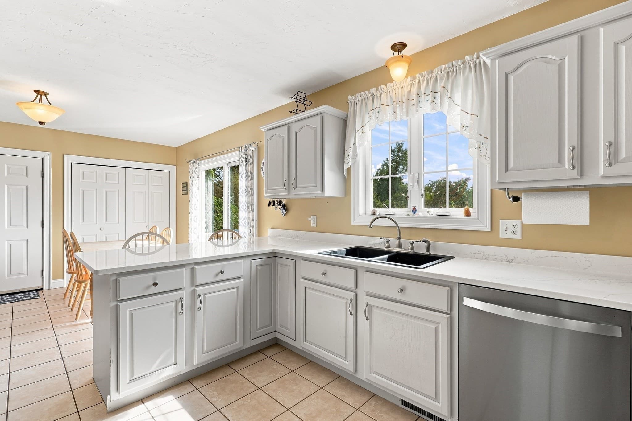 Single Family Residence at 50 Hannah Drive, Somerset MA 02726, photo 10 of 34