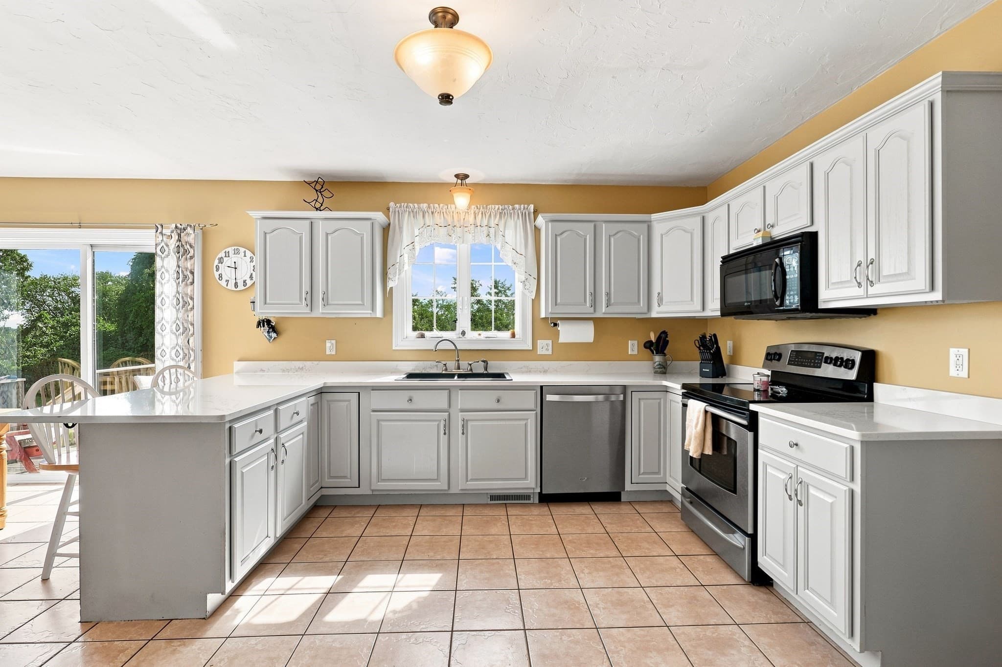 Single Family Residence at 50 Hannah Drive, Somerset MA 02726, photo 8 of 34