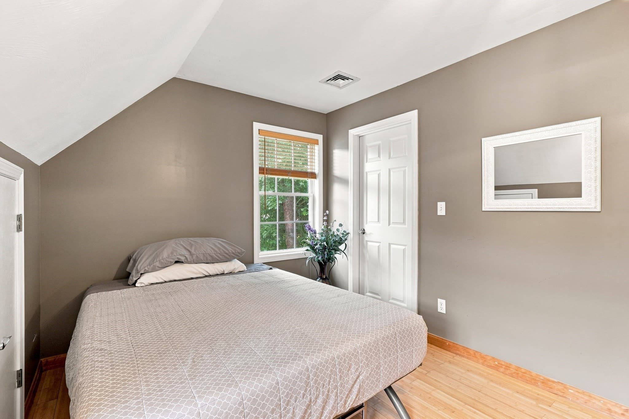 Condominium at 4 Oakes Circle # 4, Millbury MA 01527, Millbury, photo 26 of 32
