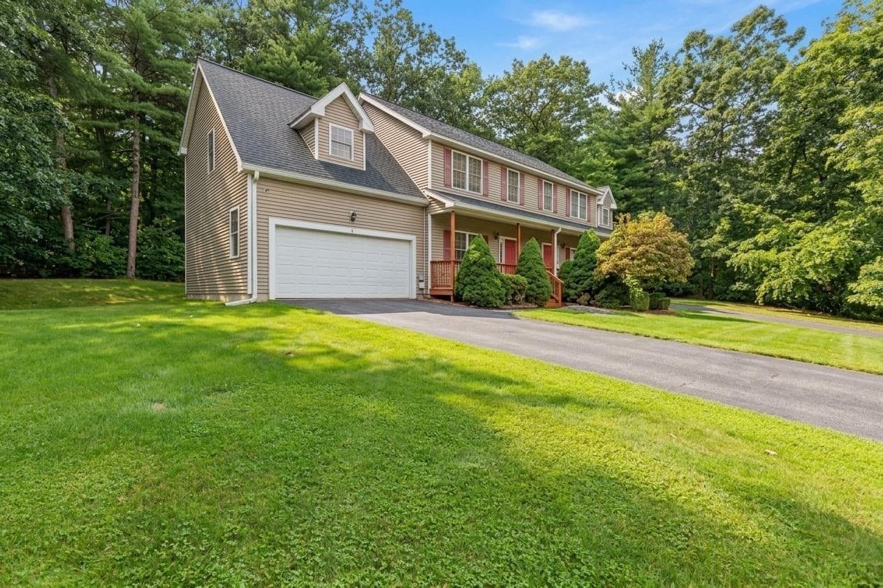 Condominium at 4 Oakes Circle # 4, Millbury MA 01527, Millbury, photo 3 of 32