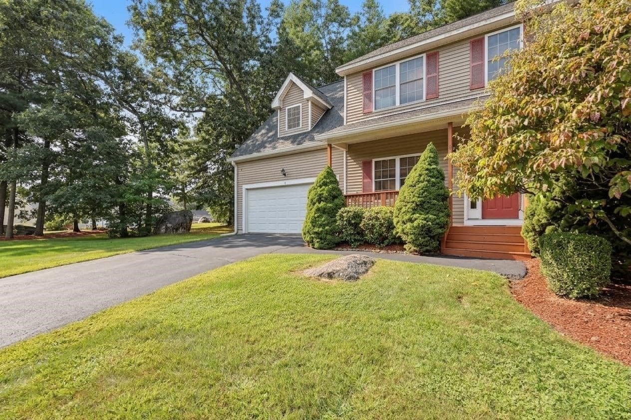 Condominium at 4 Oakes Circle # 4, Millbury MA 01527, Millbury, photo 4 of 32