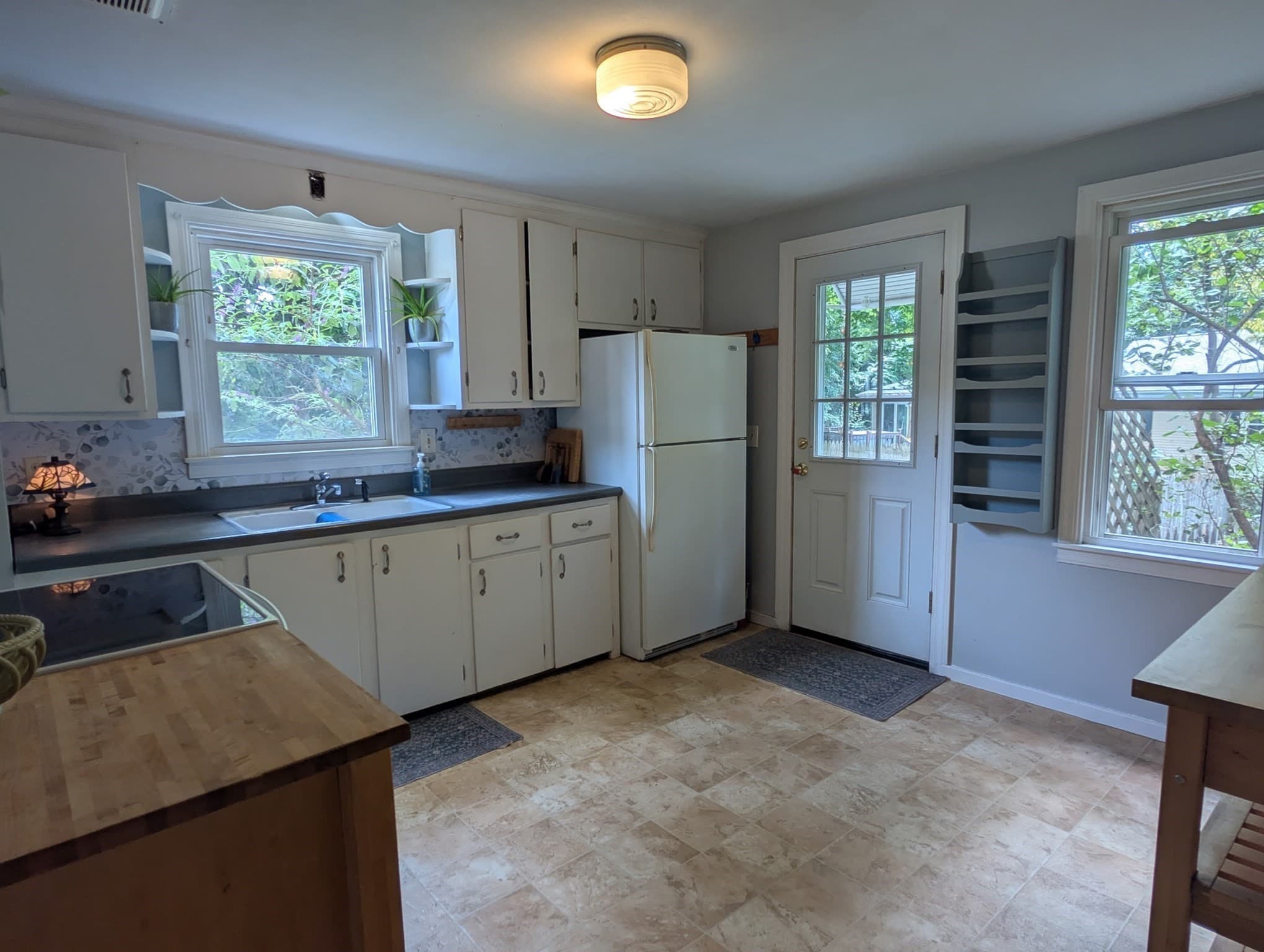 Single Family Residence at 12 Linda St, South Hadley MA 01075, South Hadley, photo 2 of 17