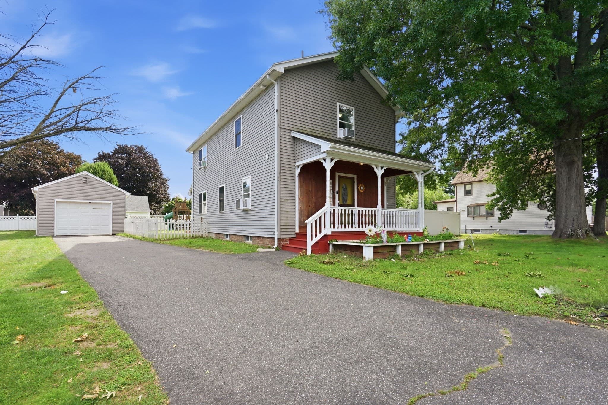 Single Family Residence at 69 Arthur St, Chicopee MA 01013, photo 2 of 25