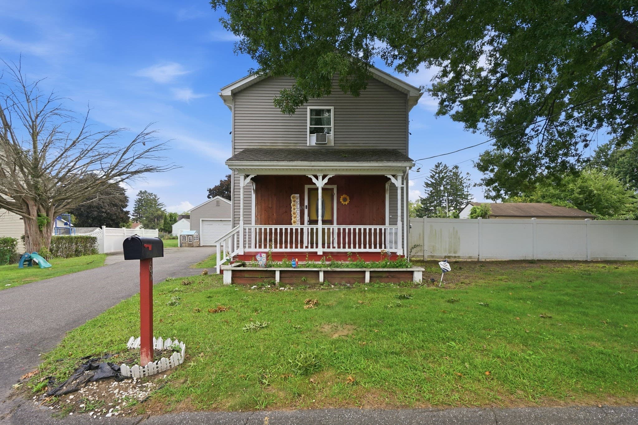 69 Arthur St, Chicopee MA 01013