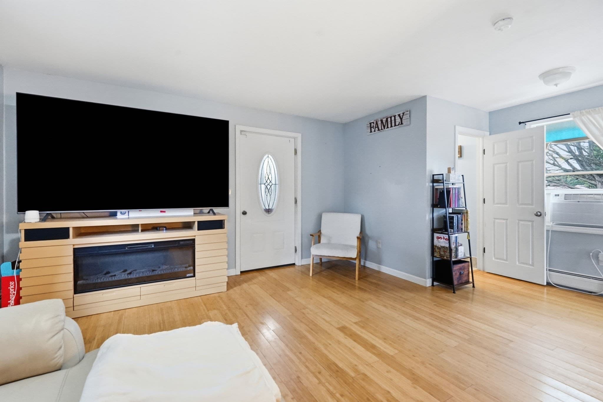 Single Family Residence at 69 Arthur St, Chicopee MA 01013, photo 5 of 25