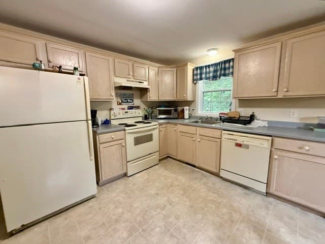 Condominium at 459 County St # 459, Taunton MA 02780, photo 2 of 23
