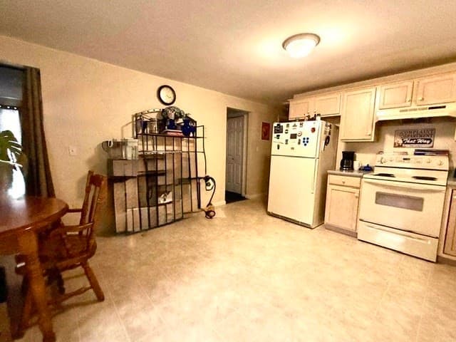 Condominium at 459 County St # 459, Taunton MA 02780, photo 5 of 23