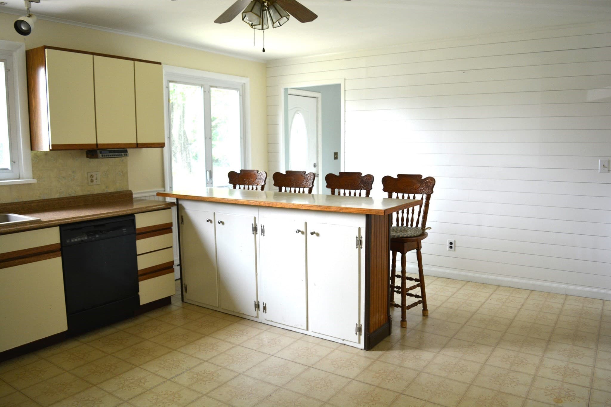 Single Family Residence at 18 Highland Park Drive, West Springfield MA 01089, West Springfield, photo 9 of 36